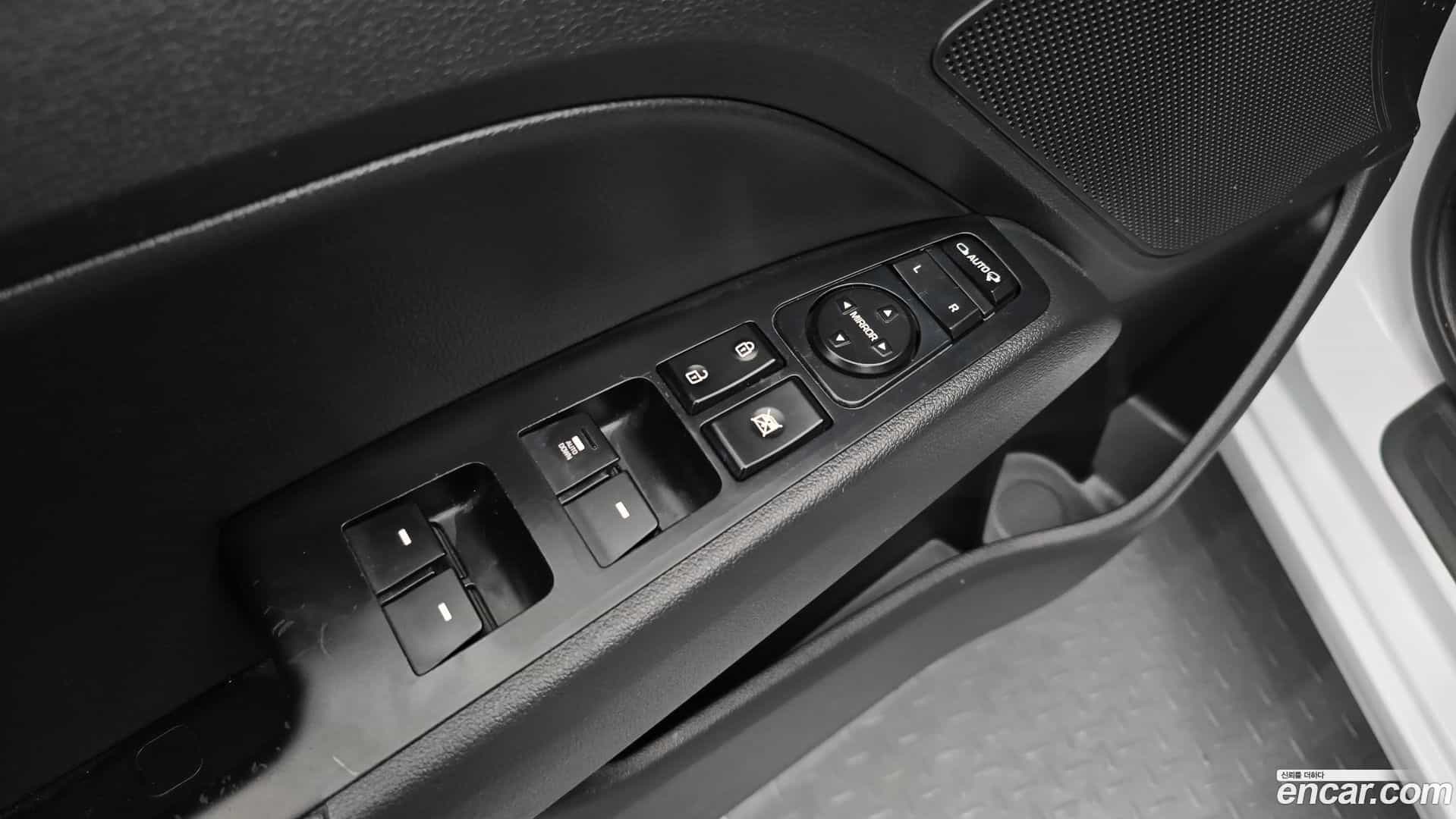AVANTE Hyundai 2019.0-OPTION-021