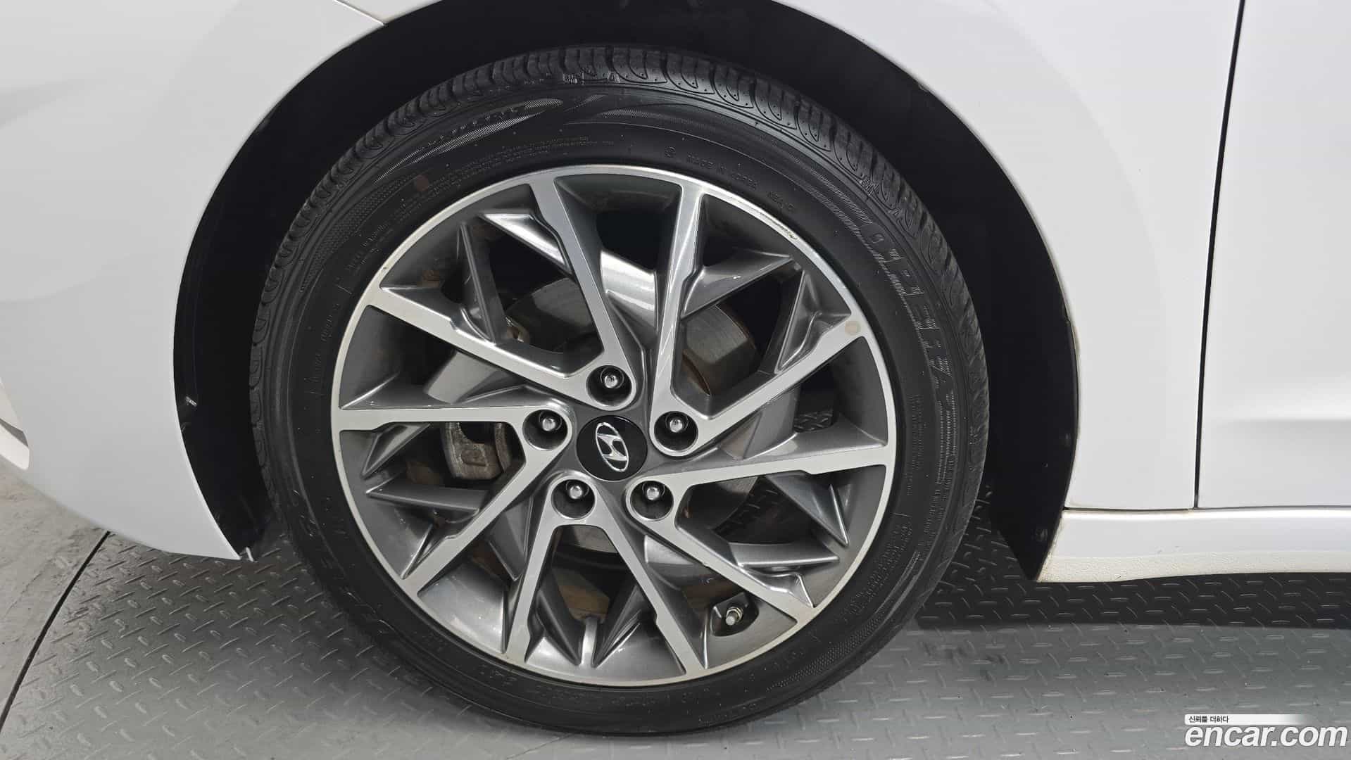 AVANTE Hyundai 2019.0-OUTER-031