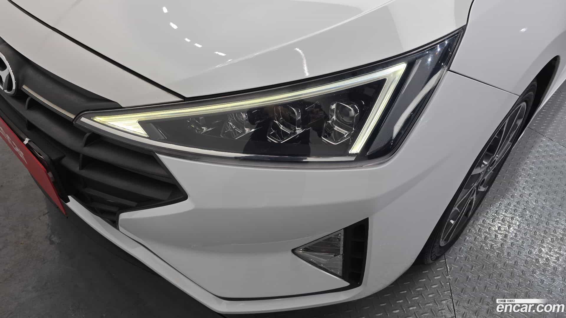 AVANTE Hyundai 2019.0-OUTER-032