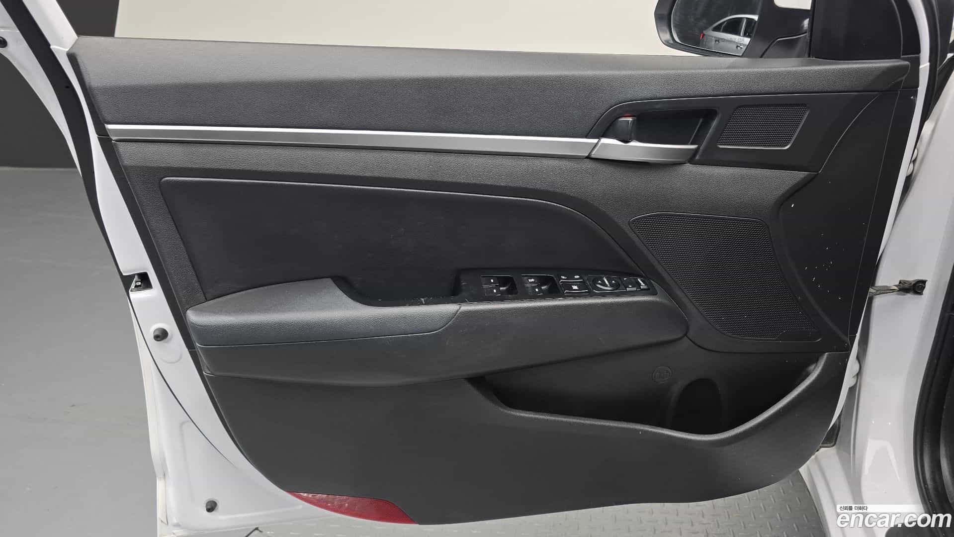 AVANTE Hyundai 2019.0-INNER-034