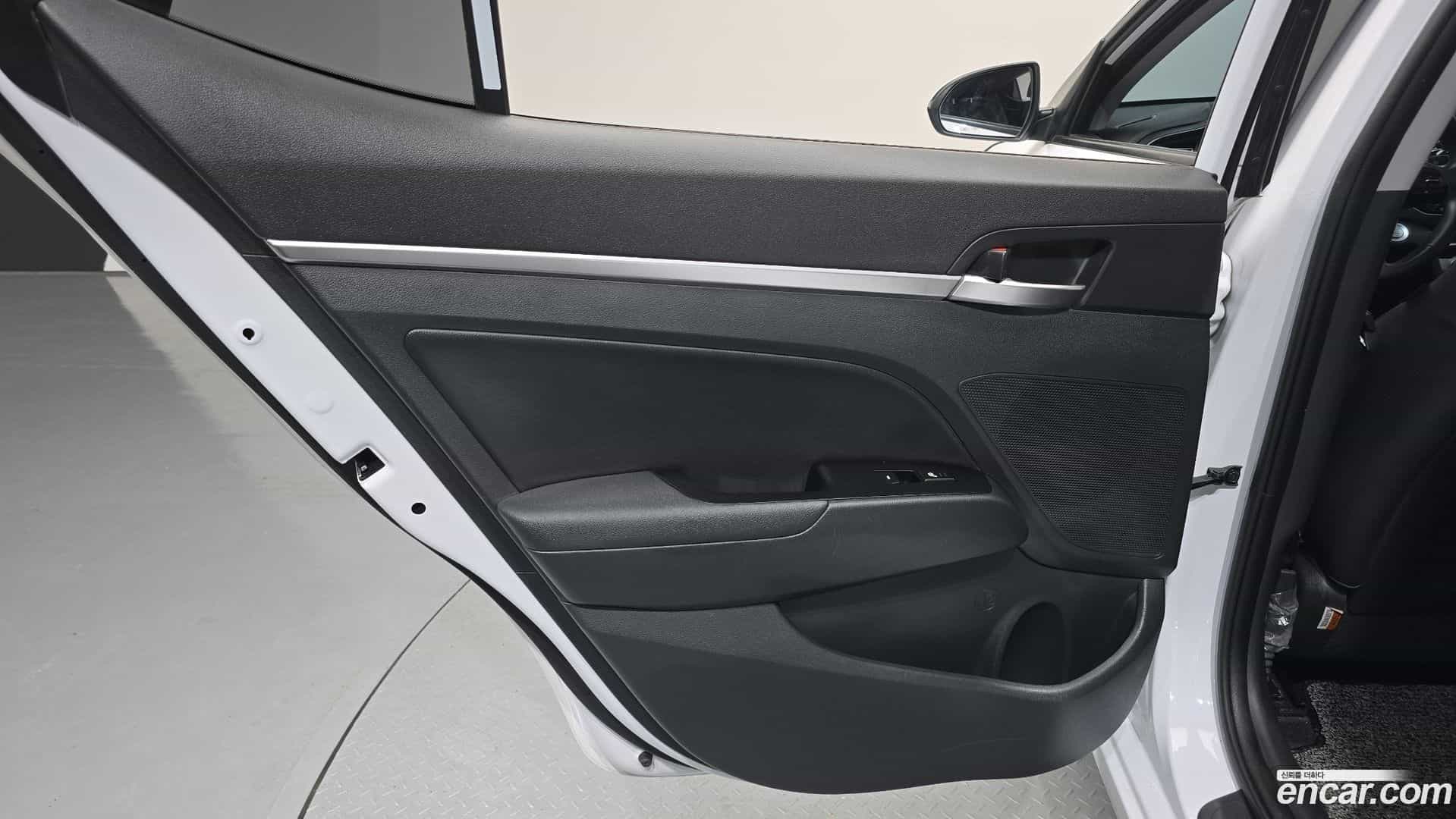AVANTE Hyundai 2019.0-INNER-035