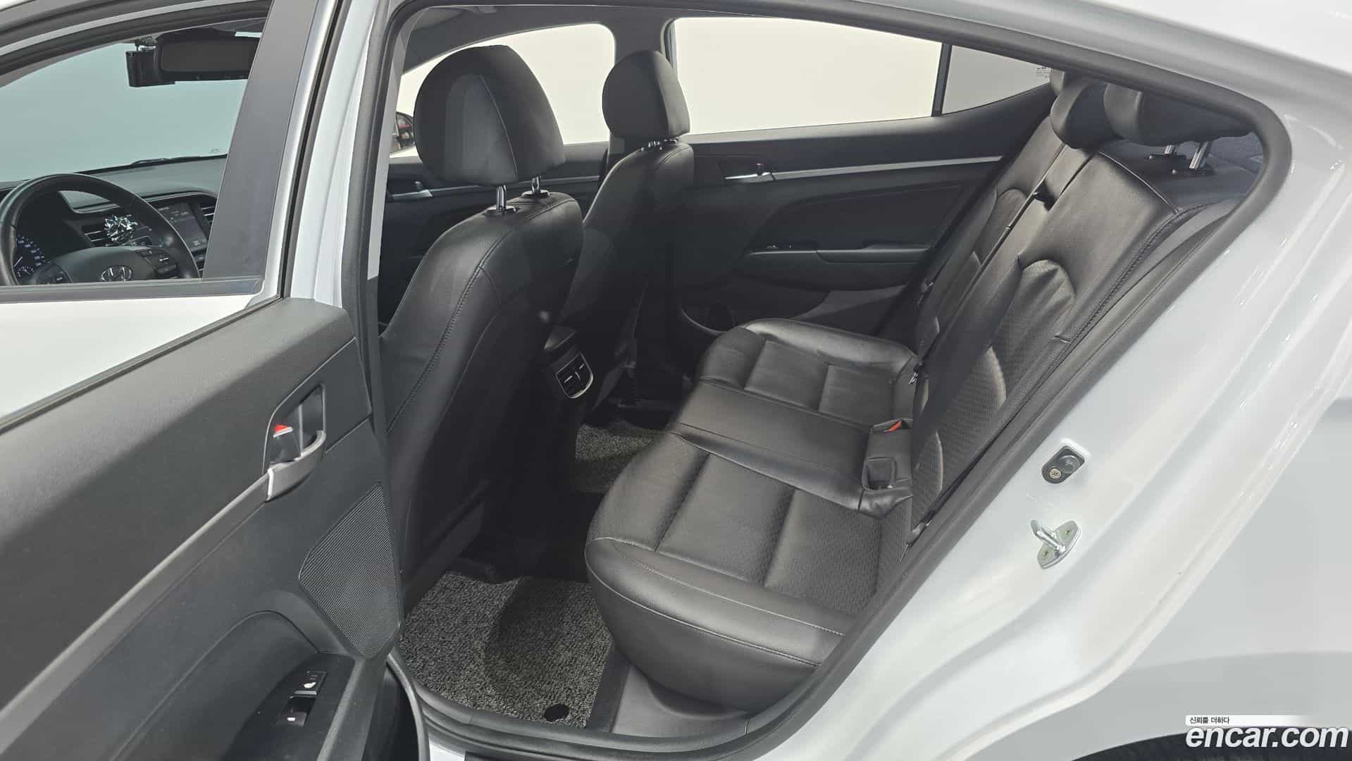 AVANTE Hyundai 2019.0-INNER-036