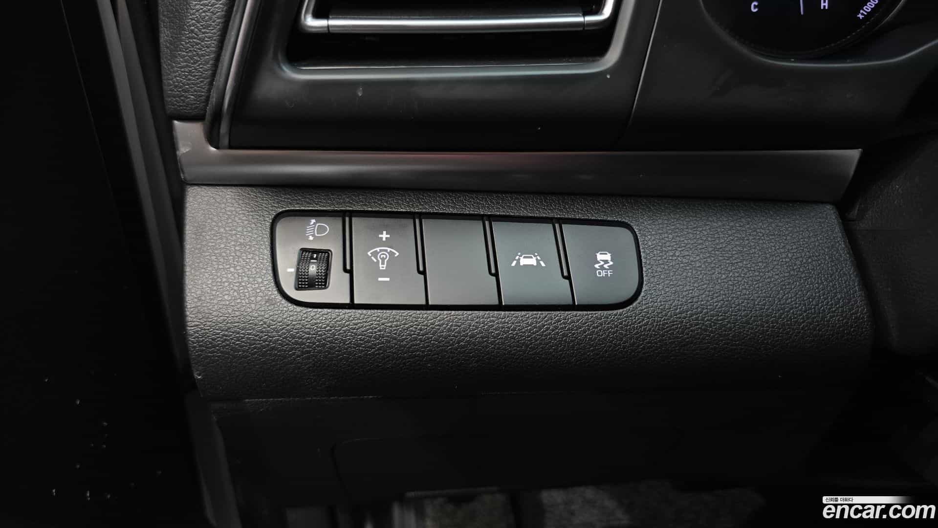 AVANTE Hyundai 2019.0-OPTION-041
