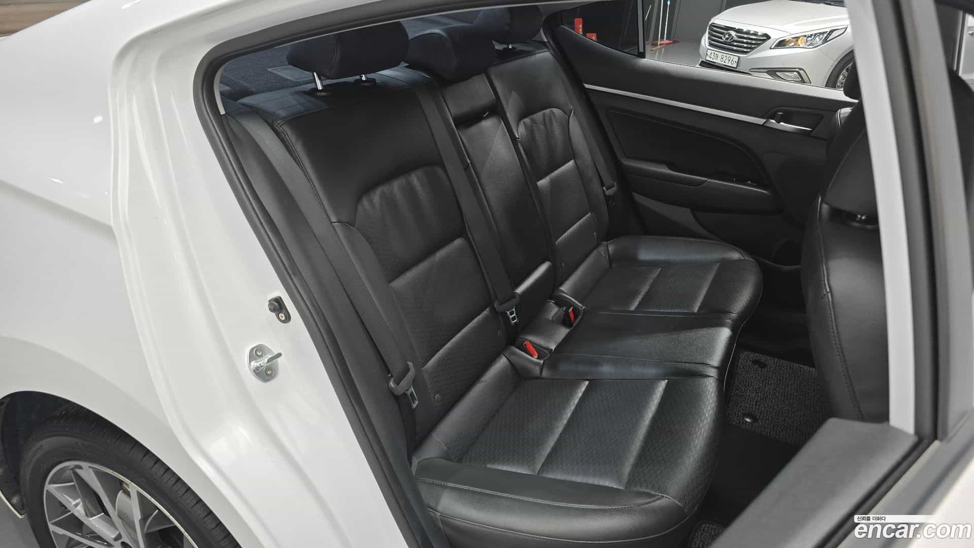 AVANTE Hyundai 2019.0-OPTION-044