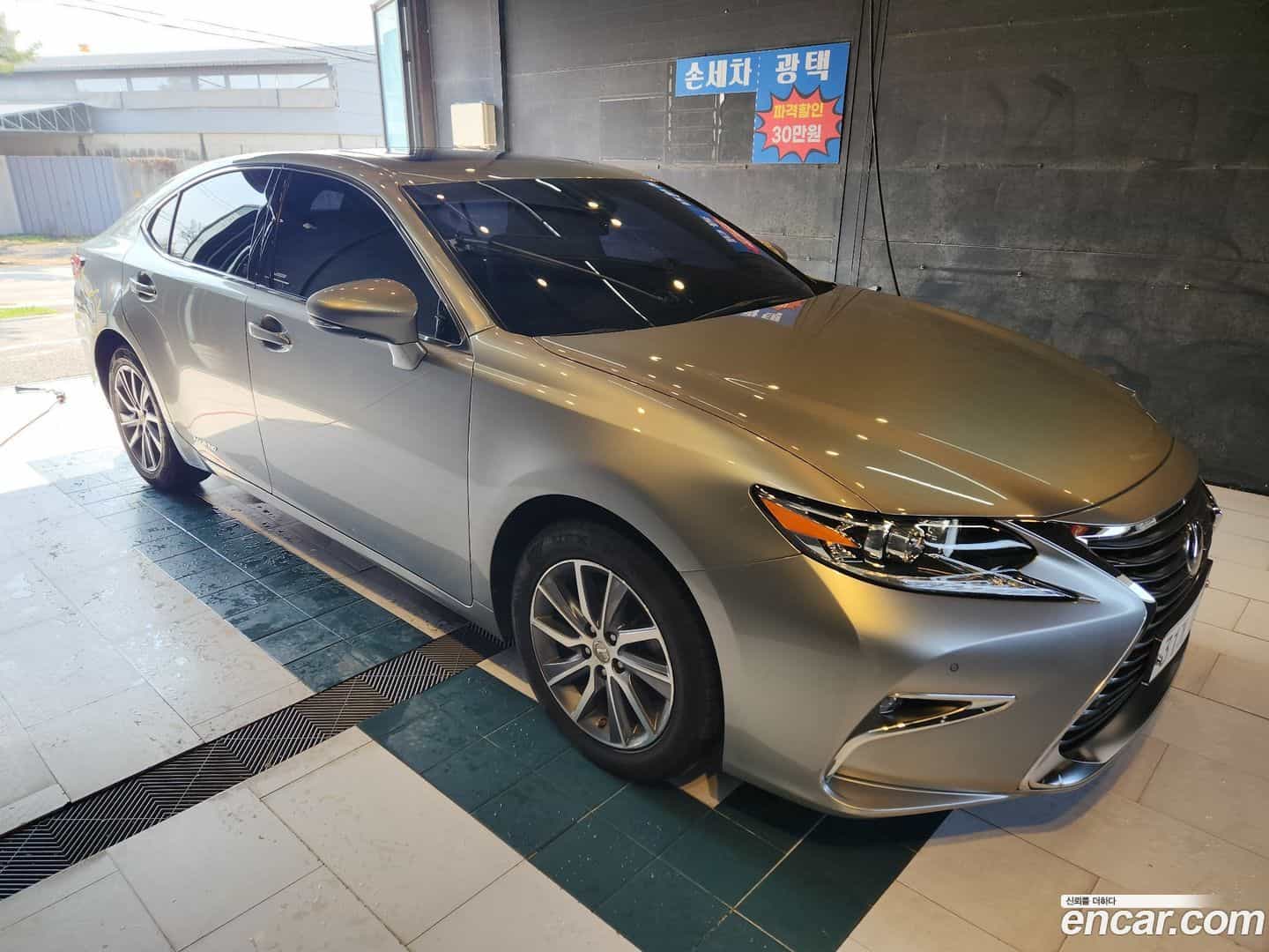 ES Lexus 2017.5-OUTER-001