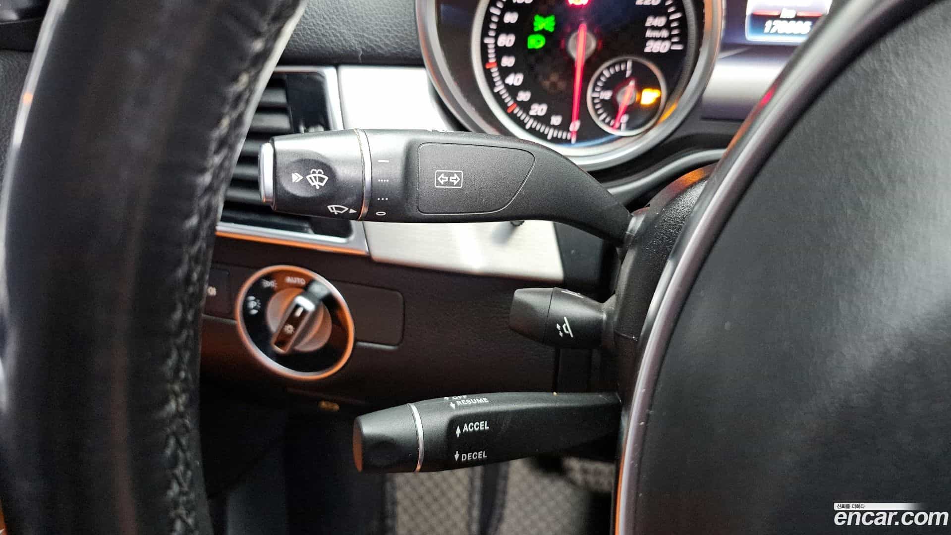 GLE-Class Mercedes-Benz 2018.8-OPTION-043