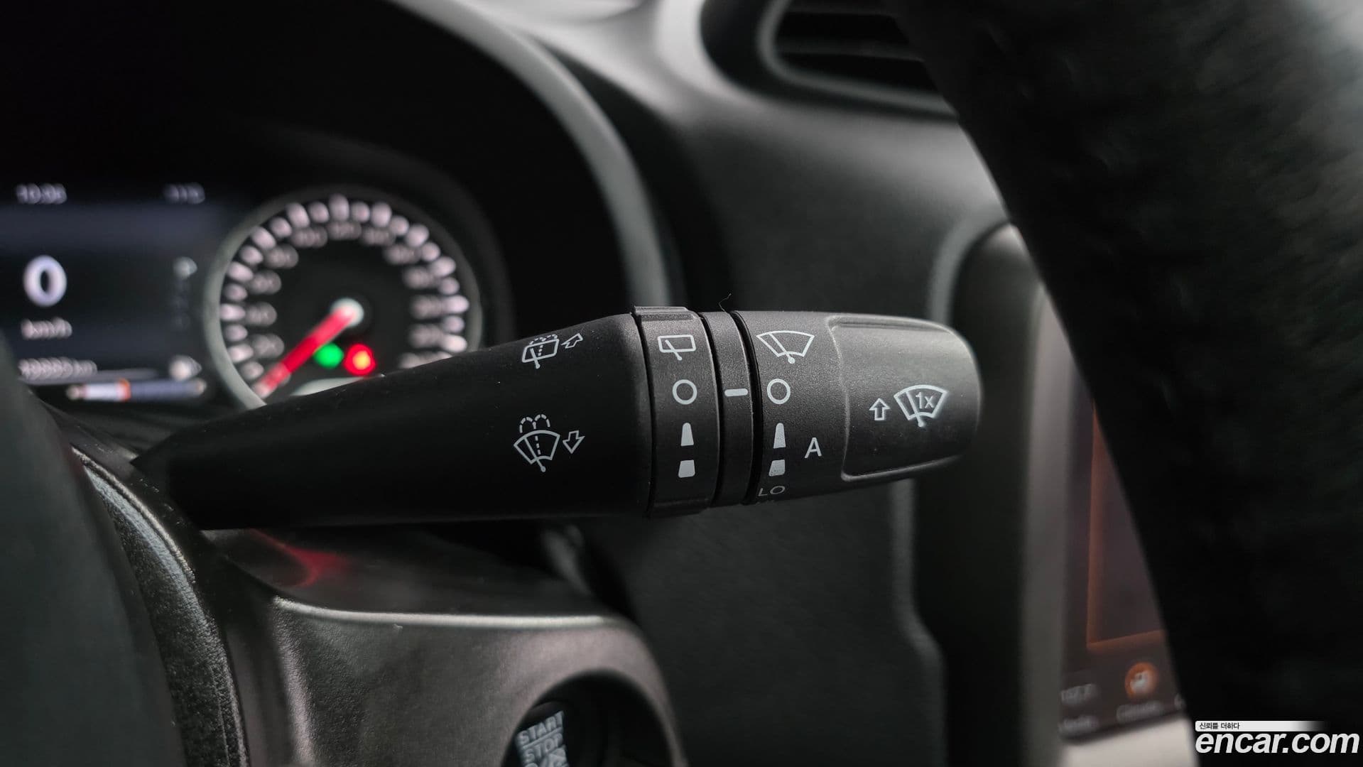 Main__Slider__Photo:Renegade Jeep 2019.10-17