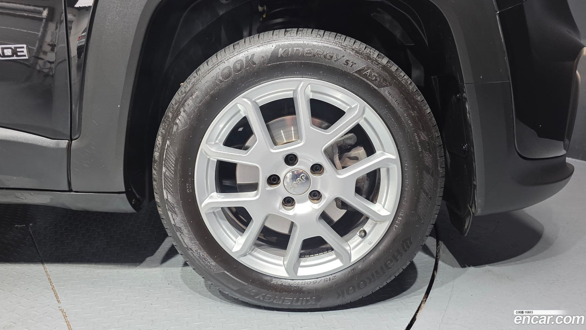Main__Slider__Photo:Renegade Jeep 2019.10-20