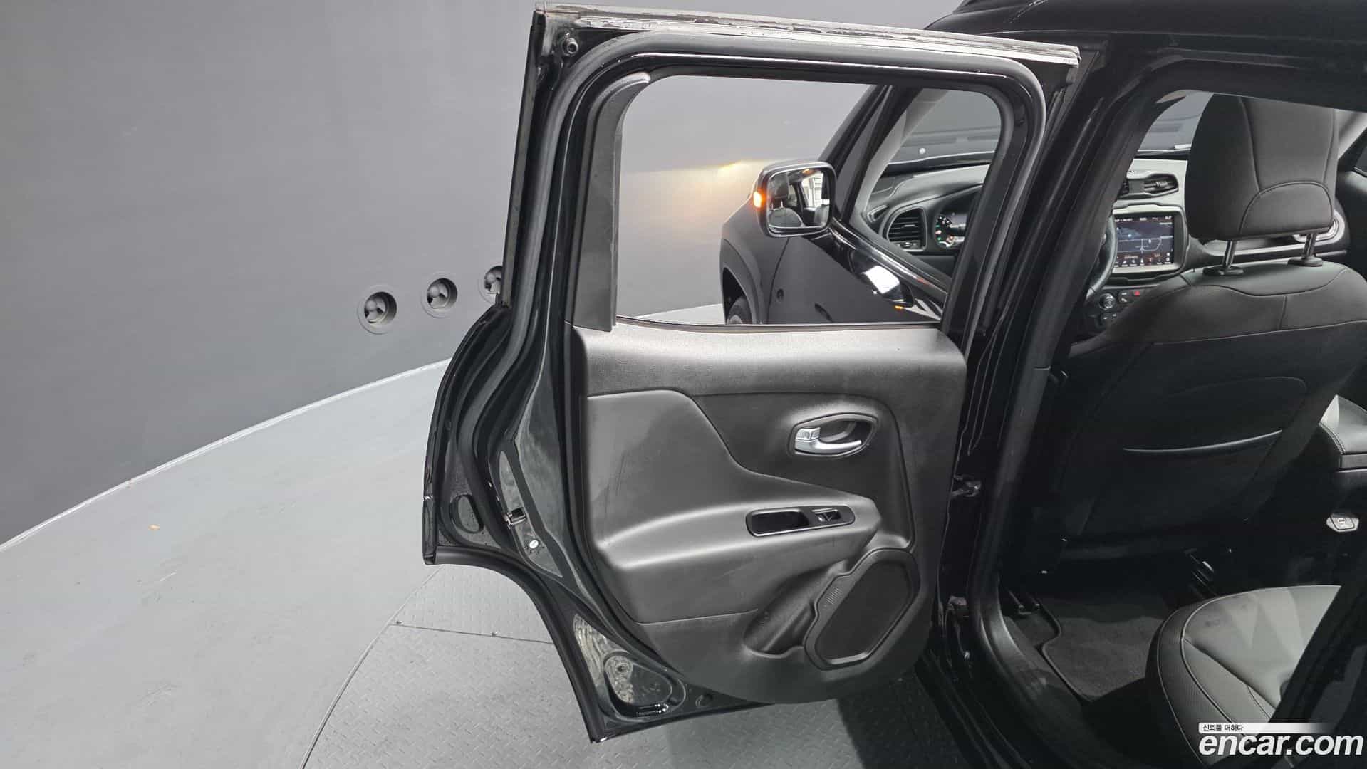 Renegade Jeep 2019.10-INNER-035