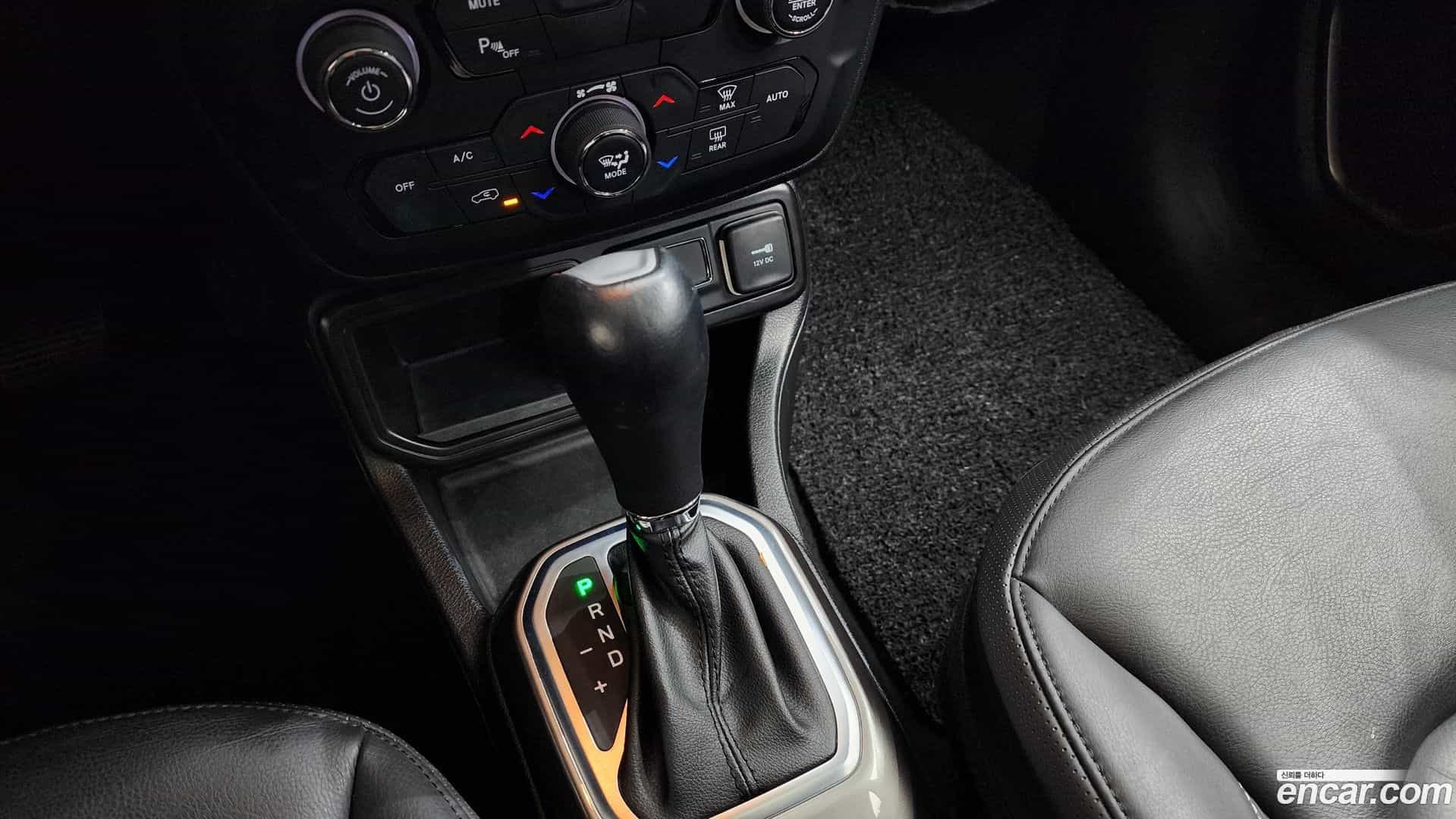Renegade Jeep 2019.5-INNER-009