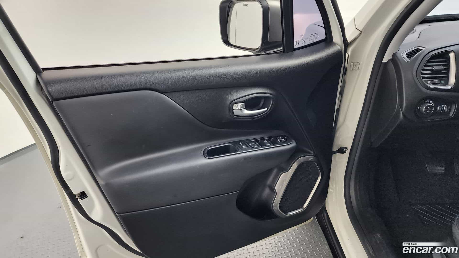 Renegade Jeep 2019.5-INNER-034