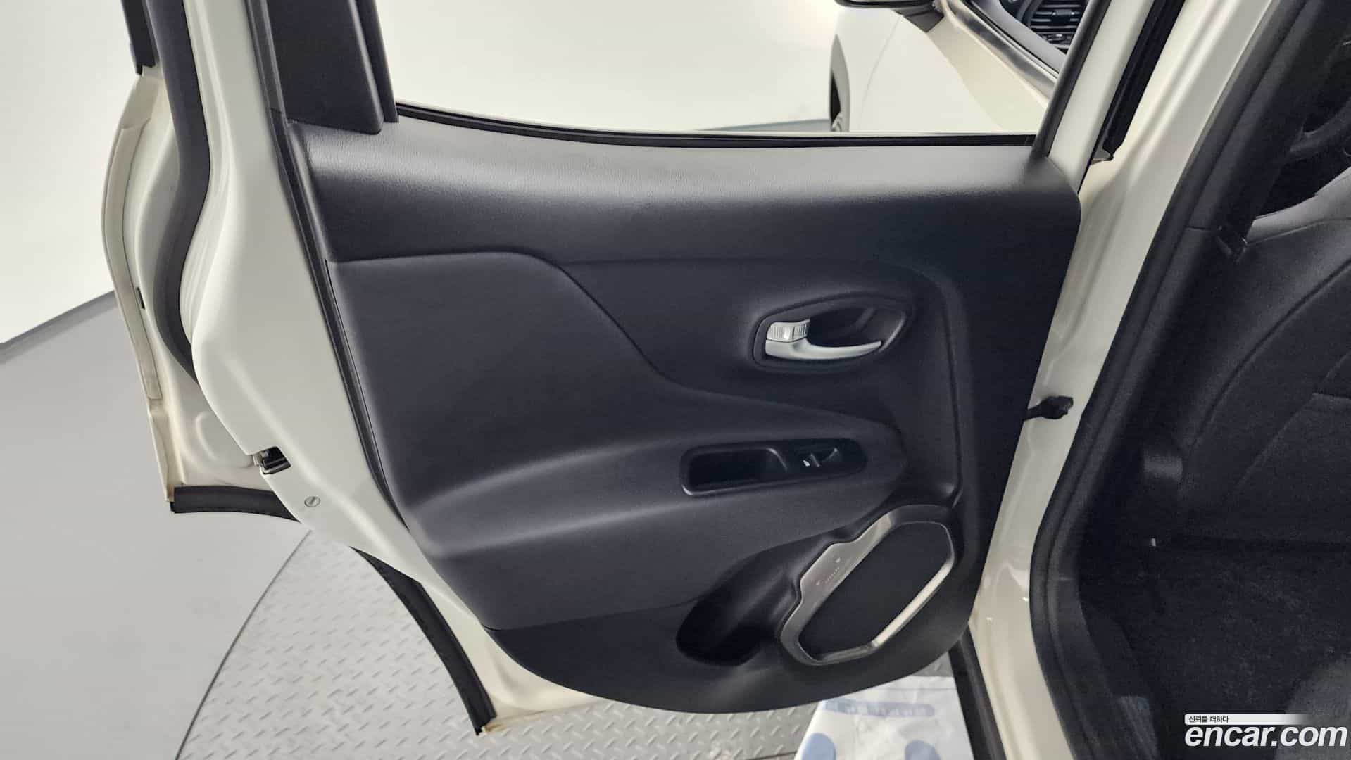 Renegade Jeep 2019.5-INNER-035