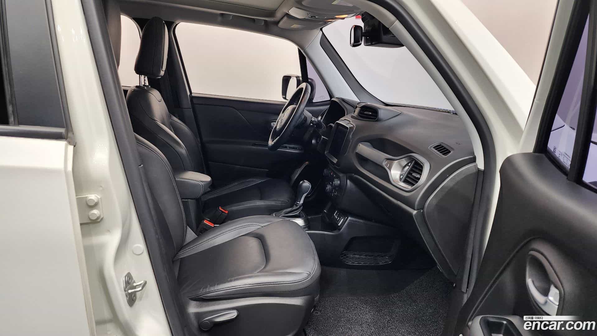 Renegade Jeep 2019.5-INNER-036