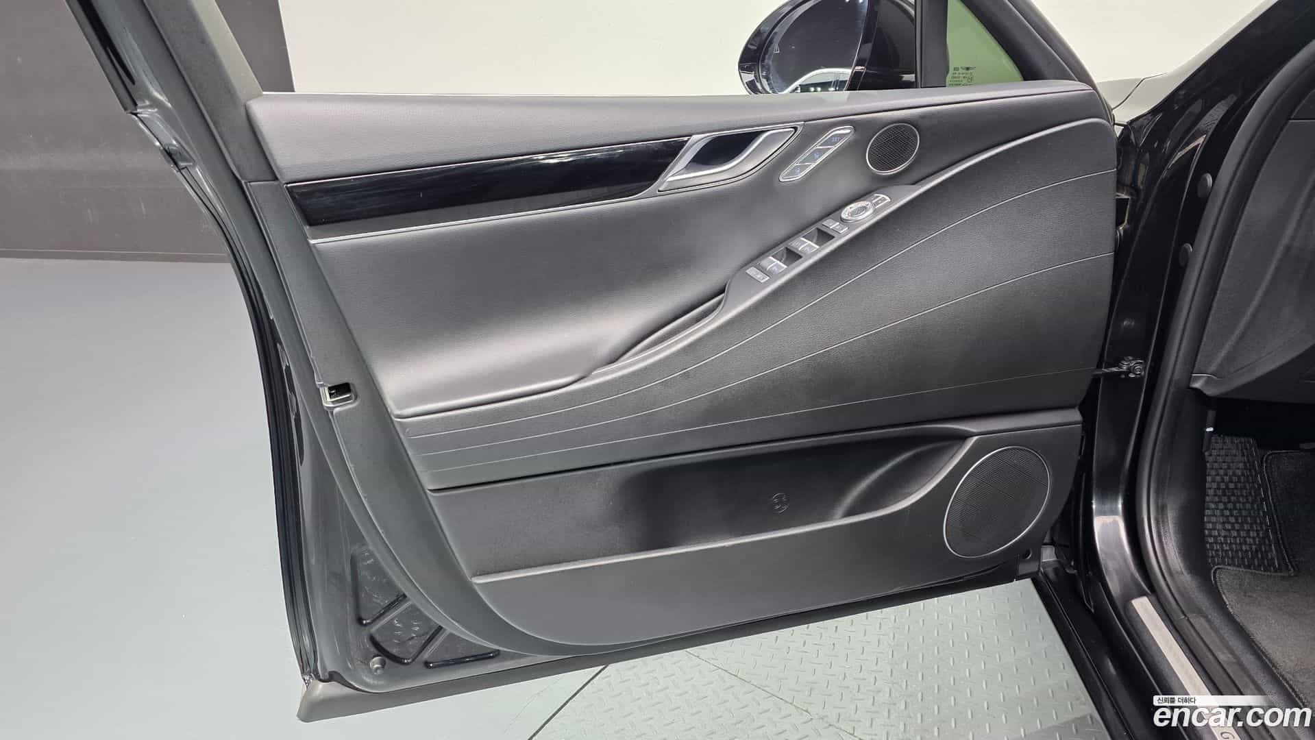 G80 Genesis 2022.0-INNER-034