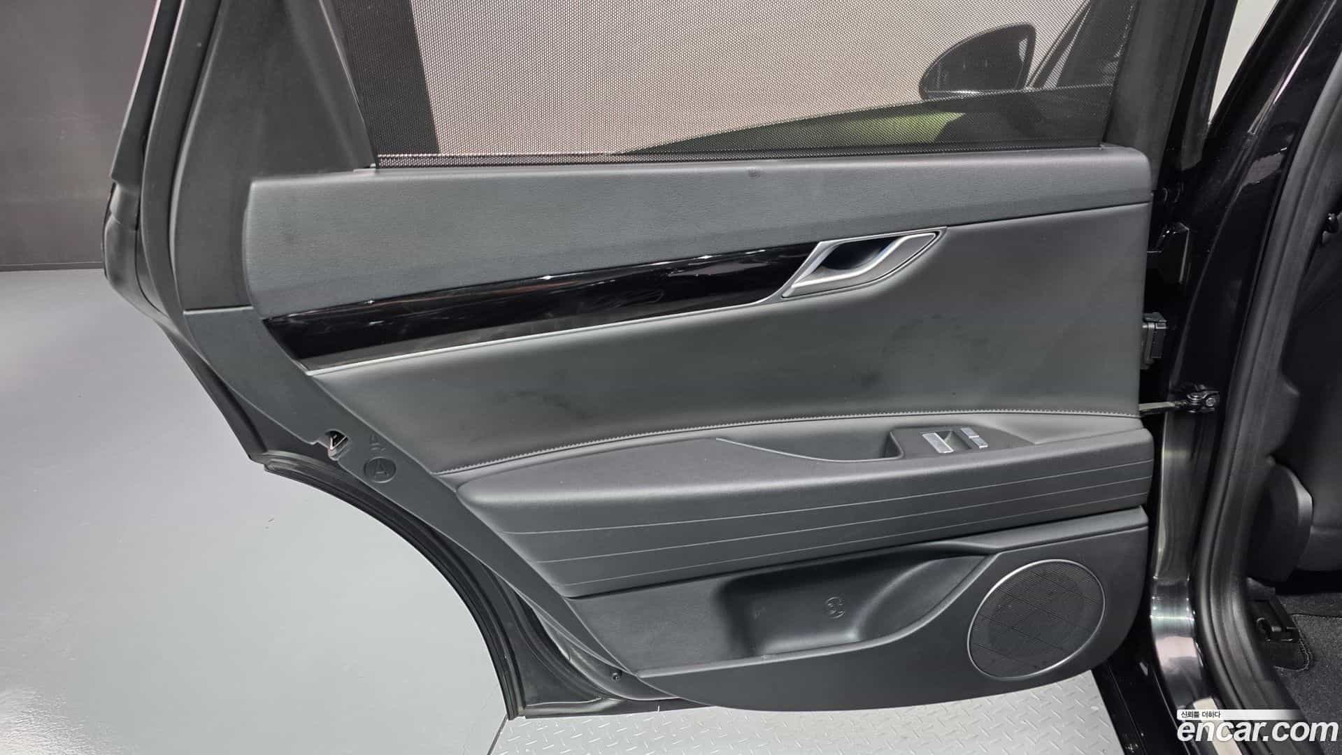 G80 Genesis 2022.0-INNER-035