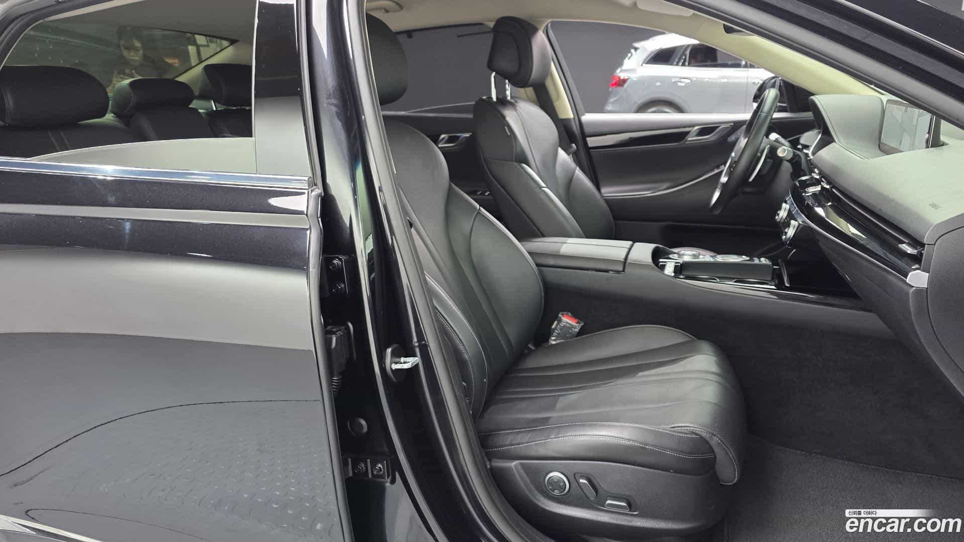 G80 Genesis 2022.0-INNER-036