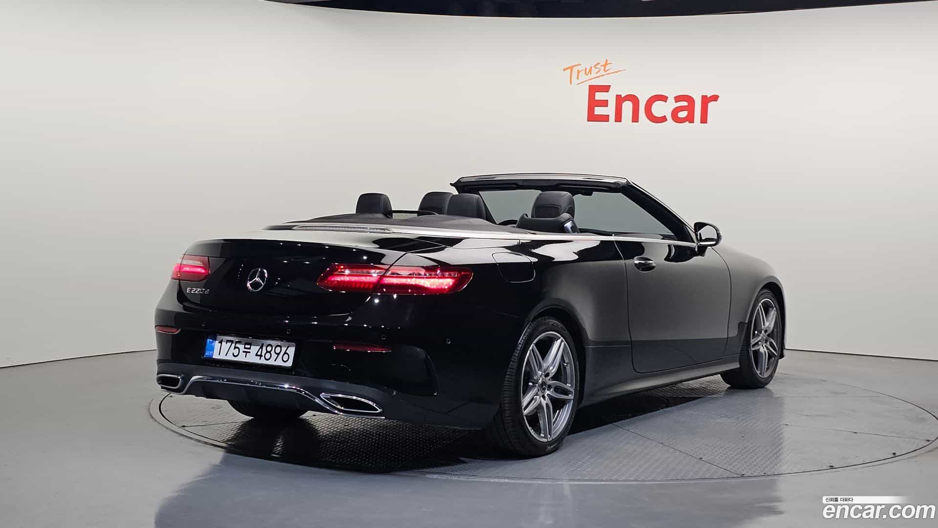 E-Class Mercedes-Benz 2018.11-OPTION-040