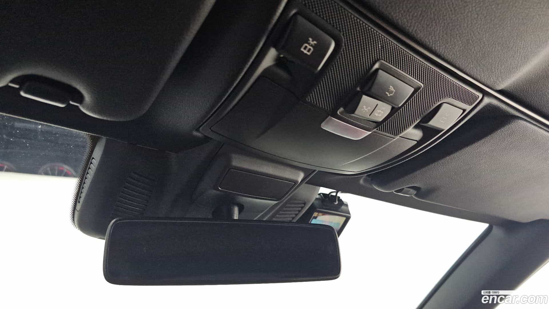 E-Class Mercedes-Benz 2018.11-OPTION-044