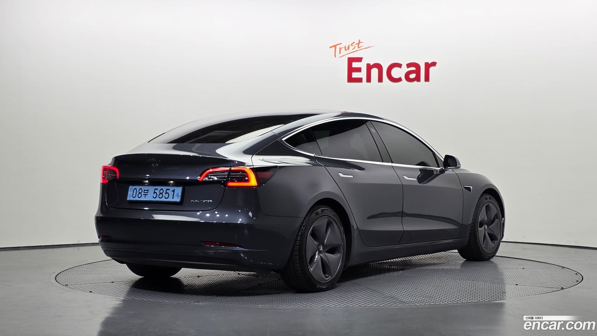 Main__Slider__Photo:Model 3 Tesla 2020.2-1