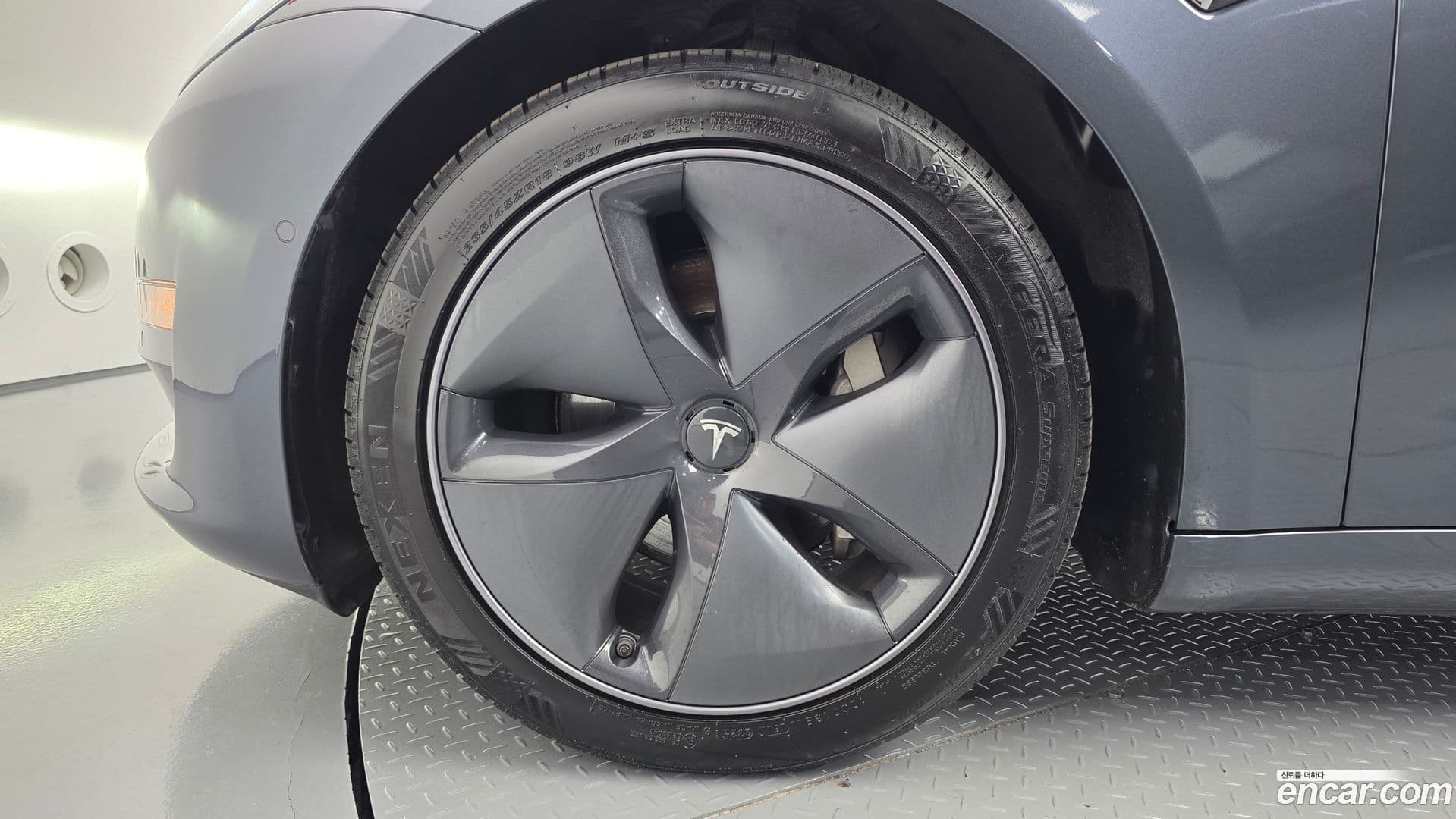 Main__Slider__Photo:Model 3 Tesla 2020.2-4