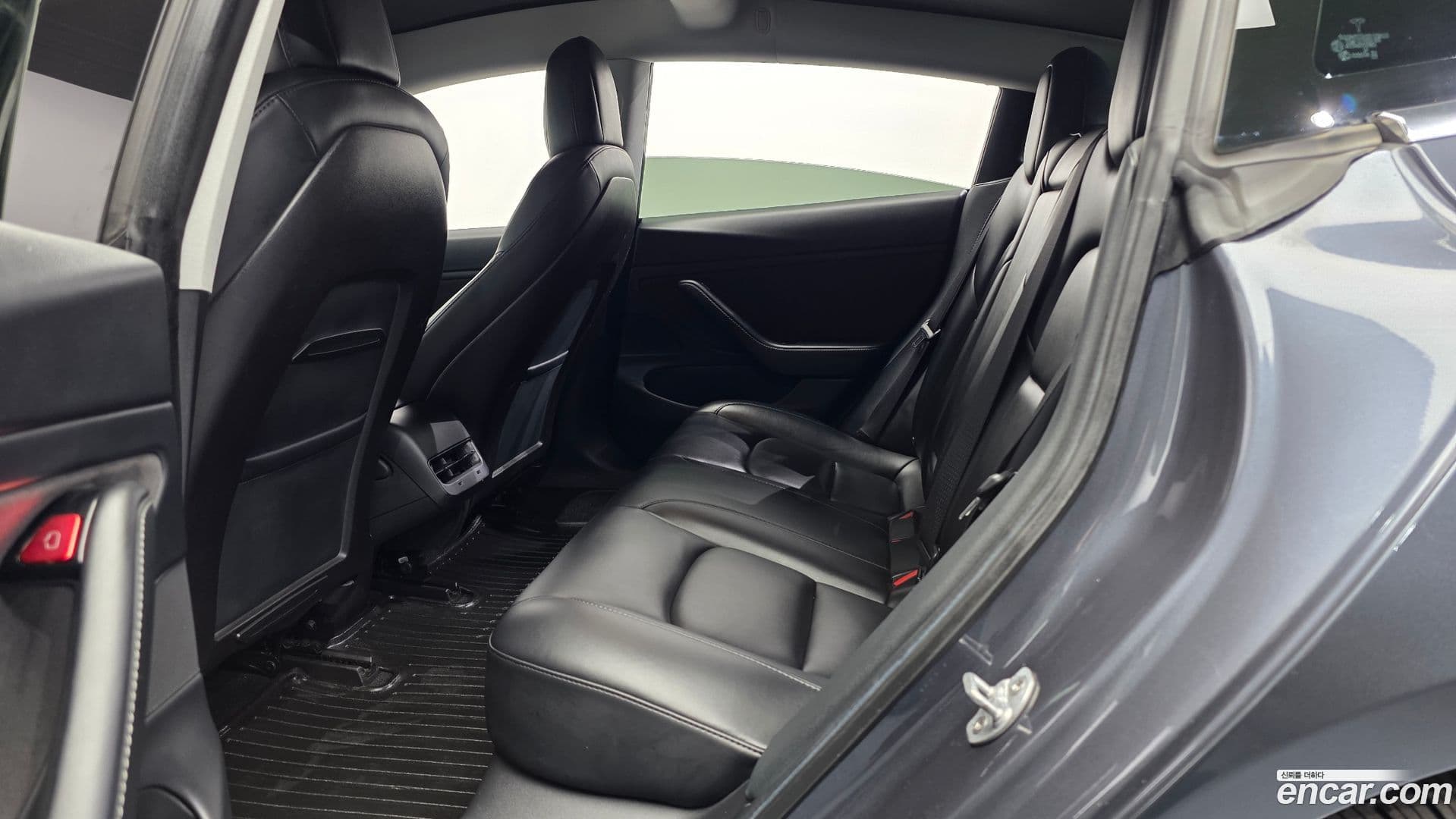 Main__Slider__Photo:Model 3 Tesla 2020.2-11