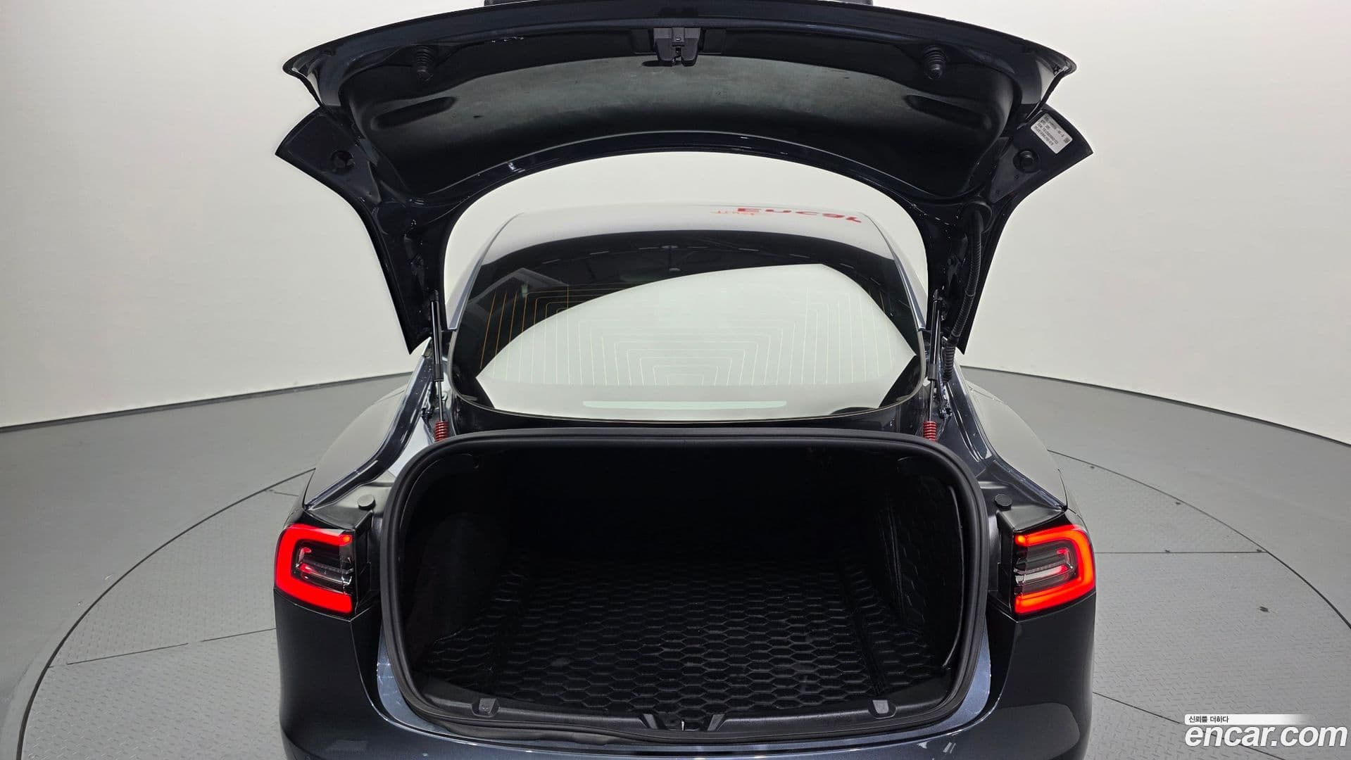 Main__Slider__Photo:Model 3 Tesla 2020.2-19