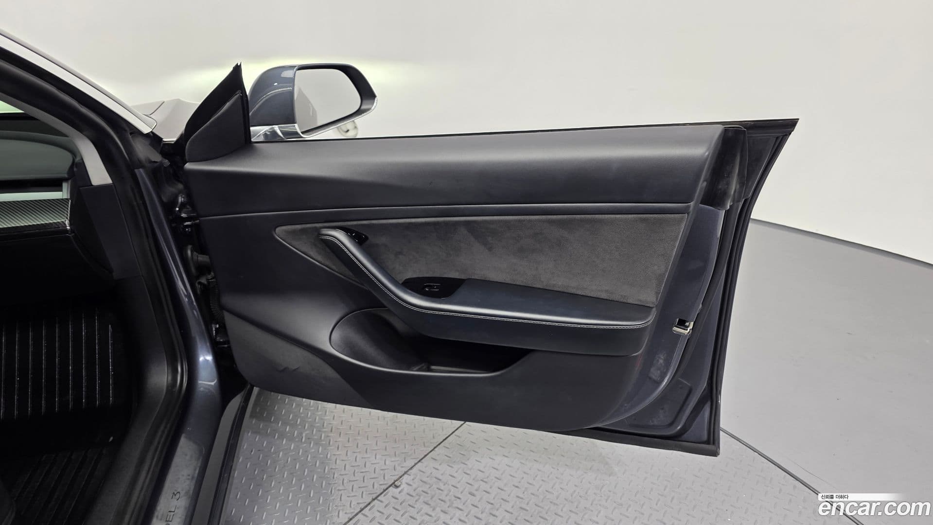 Main__Slider__Photo:Model 3 Tesla 2020.2-23