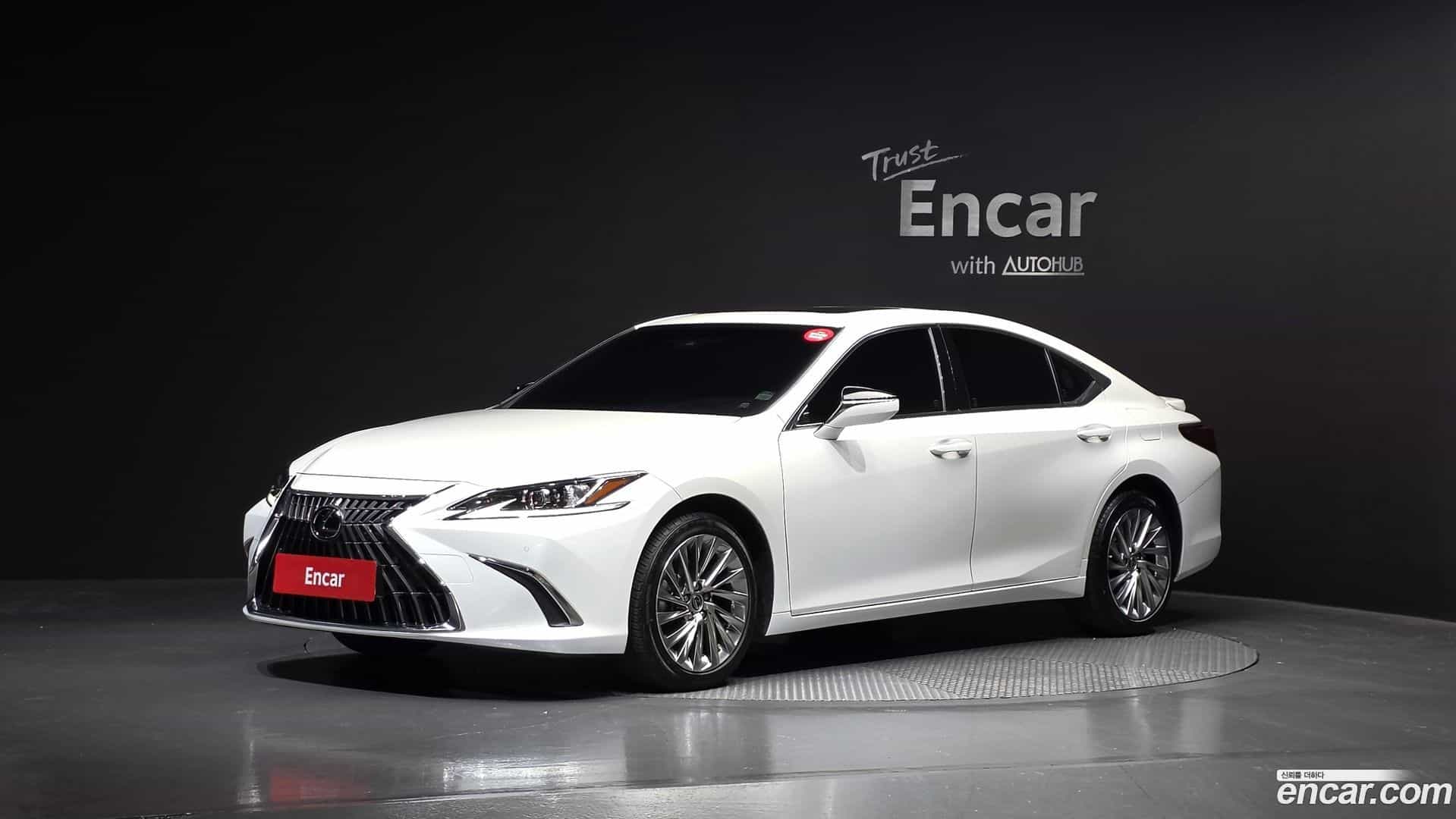 ES Lexus 2024.7-OUTER-001