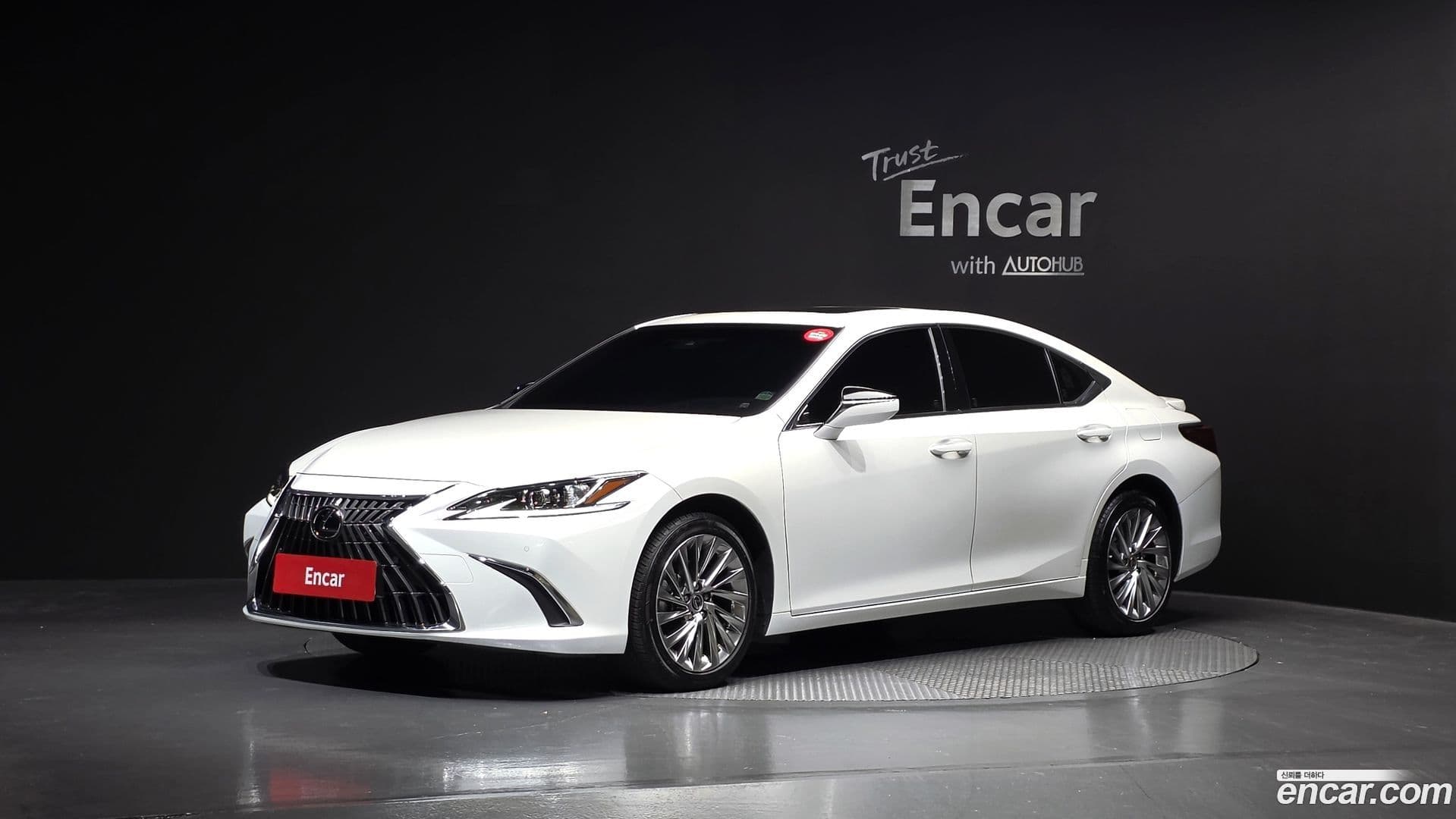 Main__Slider__Photo:ES Lexus 2024.7-0