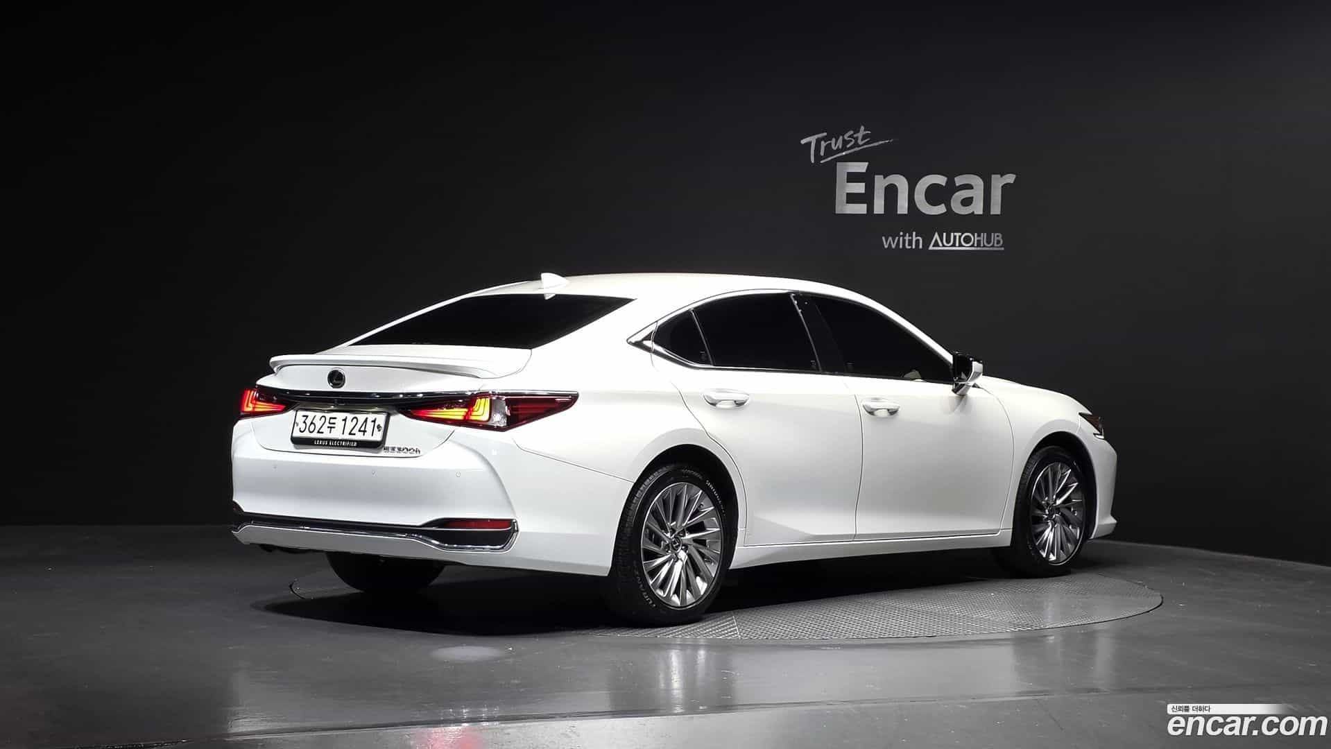 ES Lexus 2024.7-OUTER-002