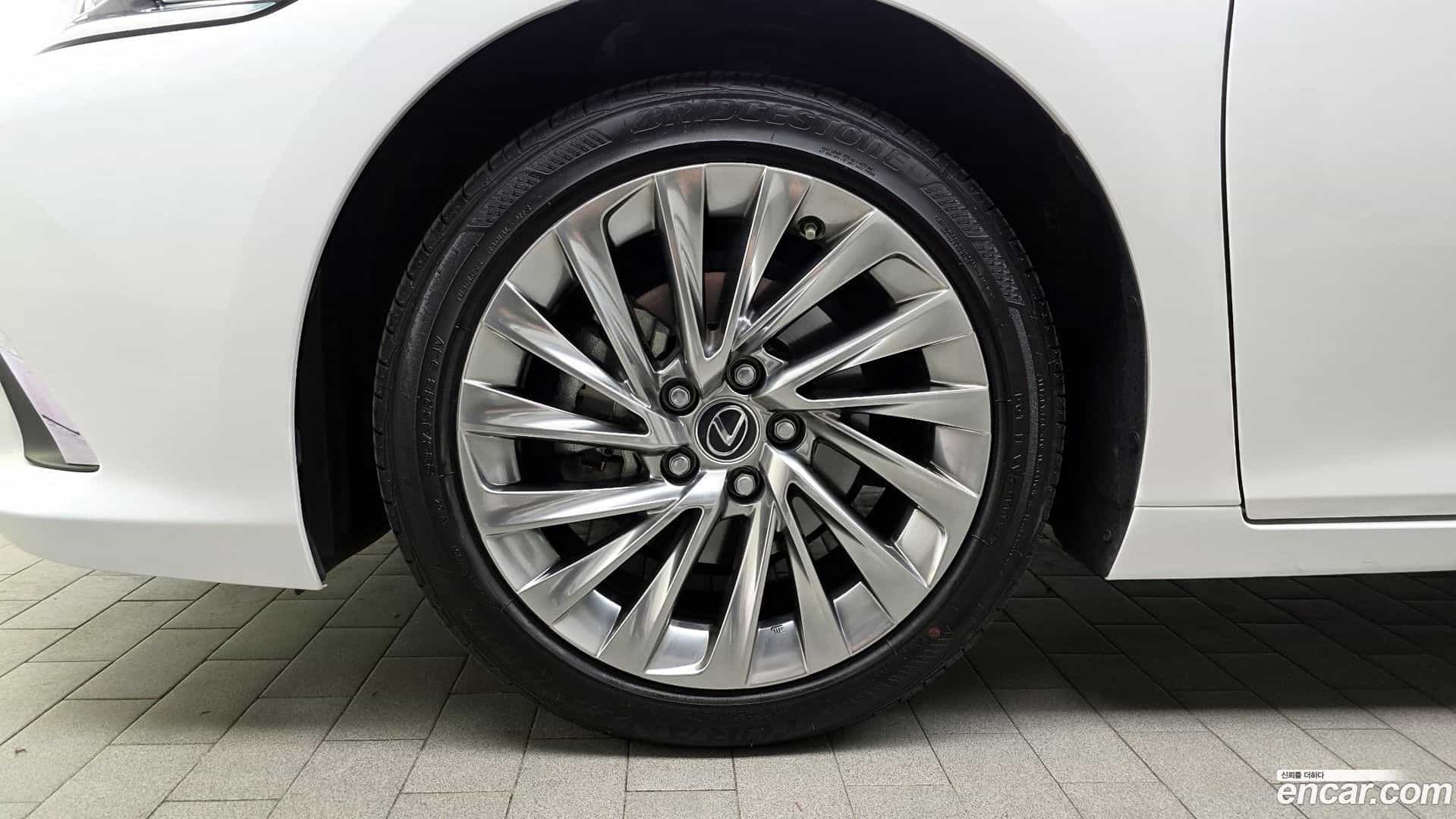 ES Lexus 2024.7-OUTER-005
