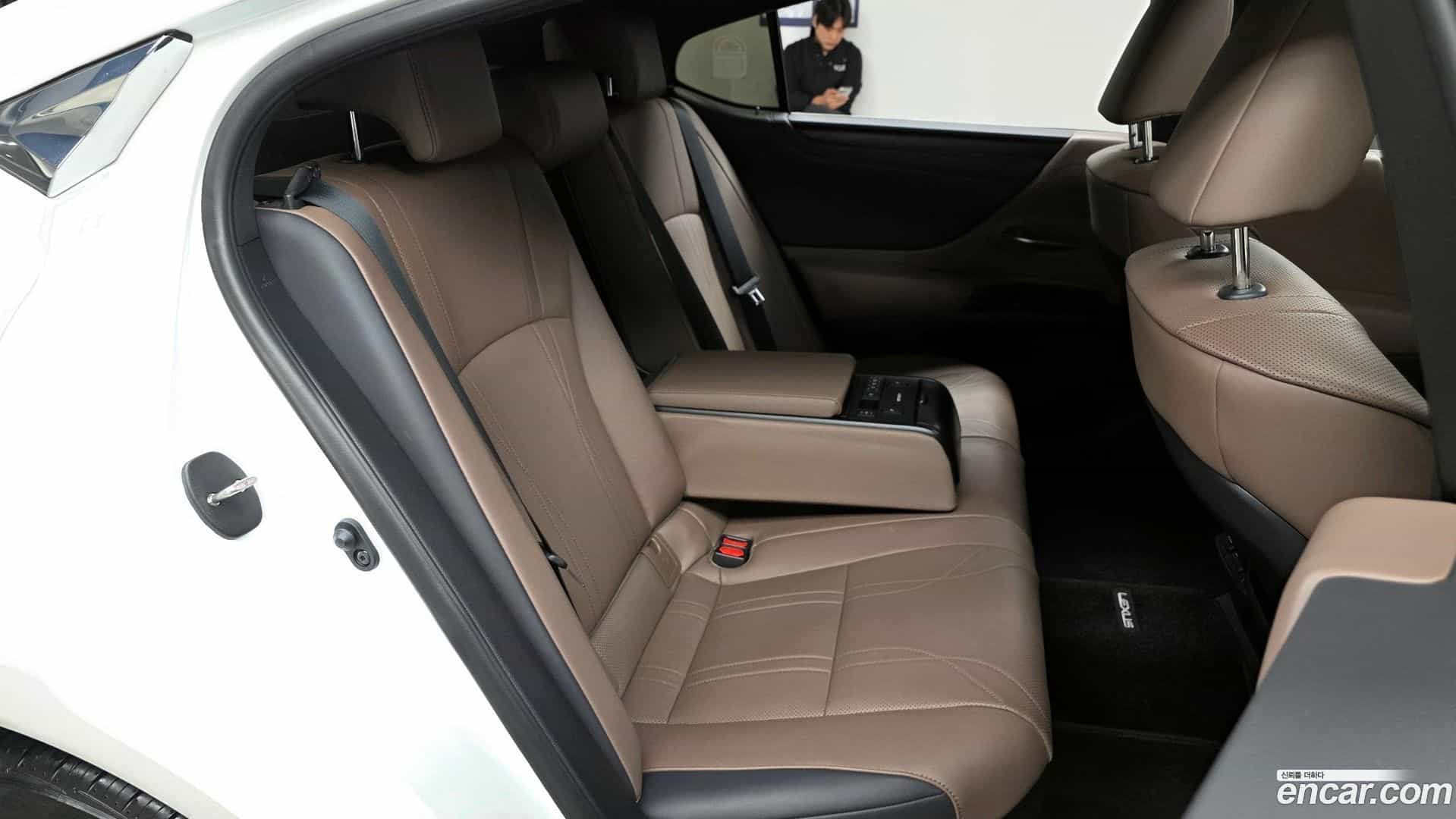 ES Lexus 2024.7-OPTION-016