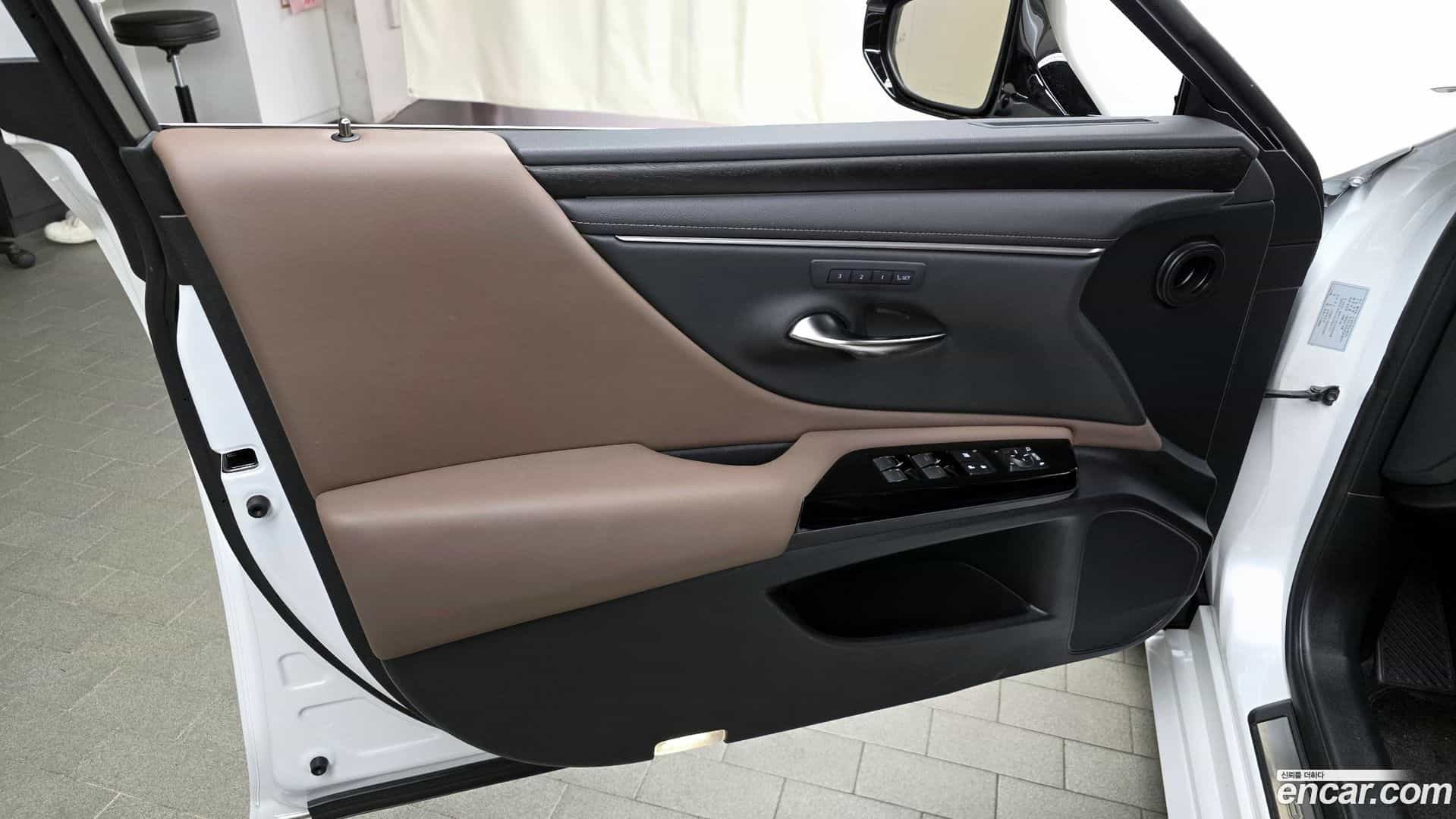 ES Lexus 2024.7-INNER-034