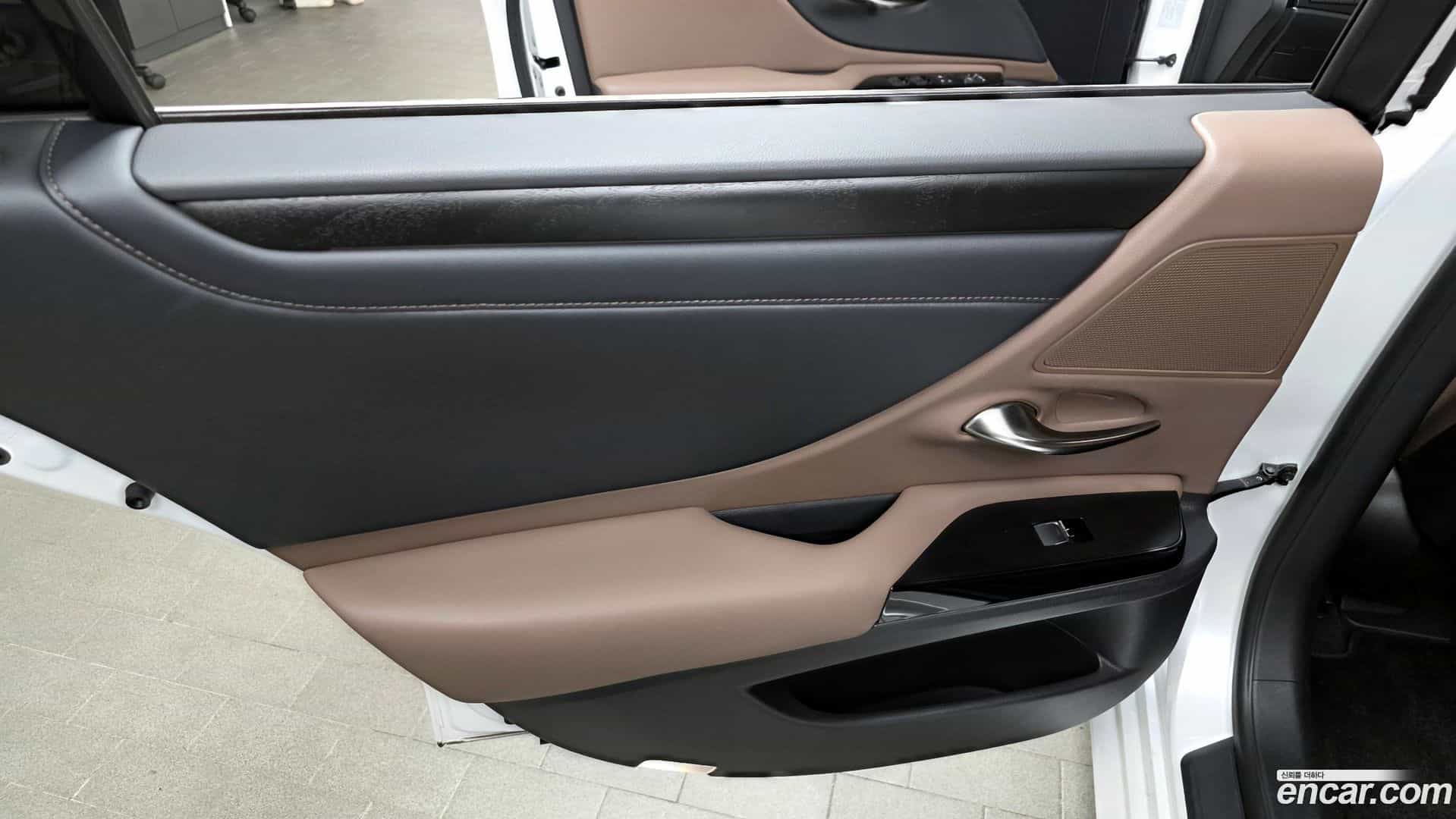 ES Lexus 2024.7-INNER-035