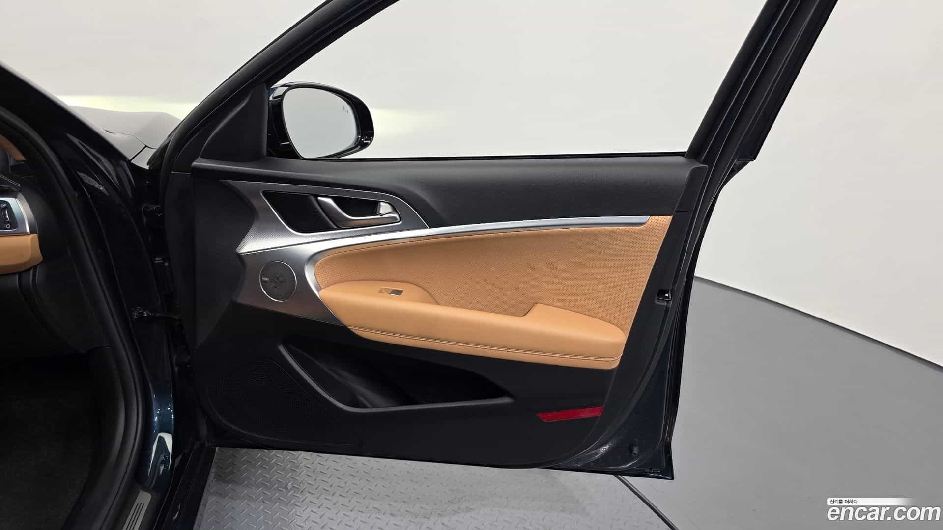 G70 Genesis 2021.0-INNER-034