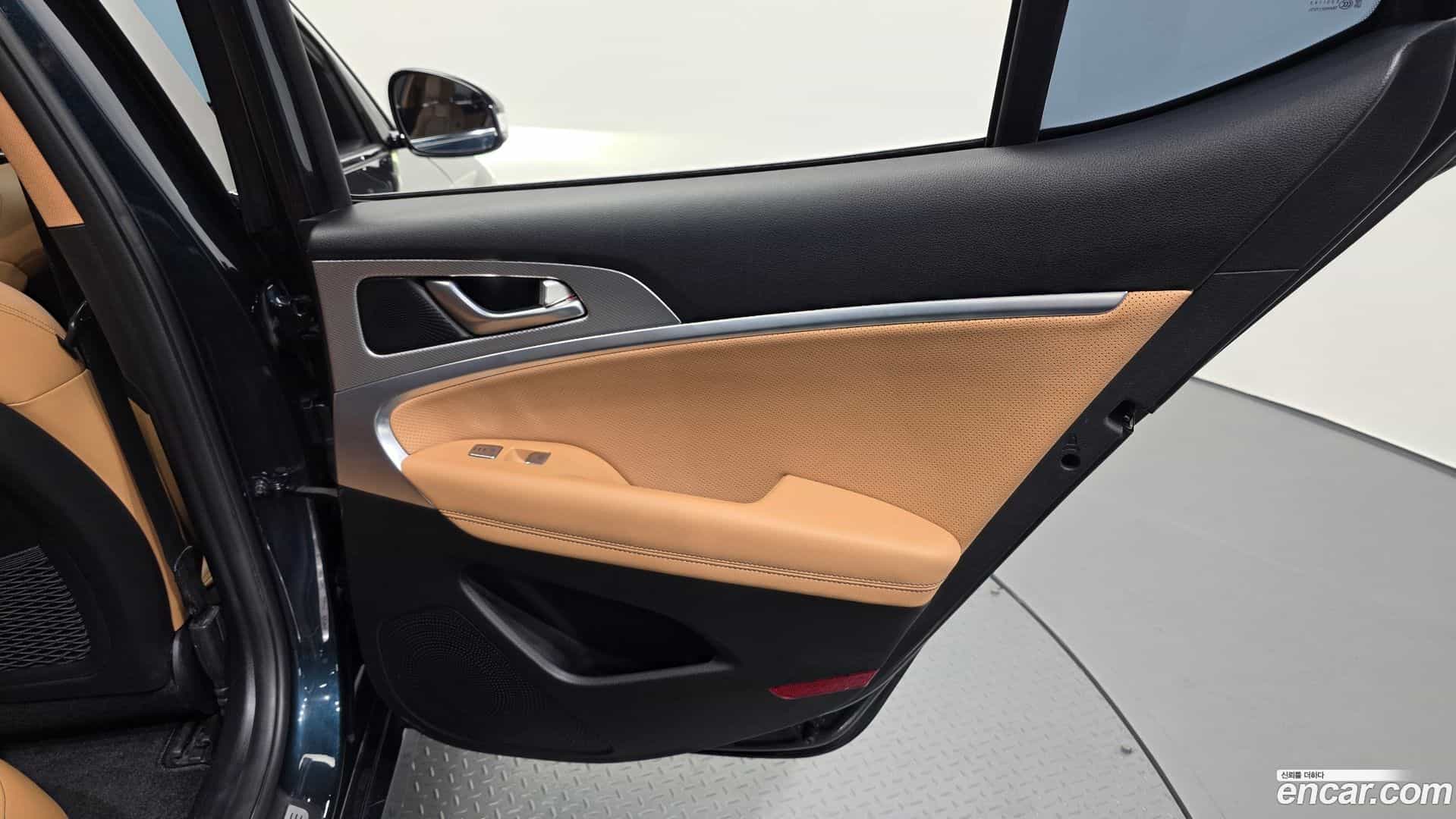 G70 Genesis 2021.0-INNER-035
