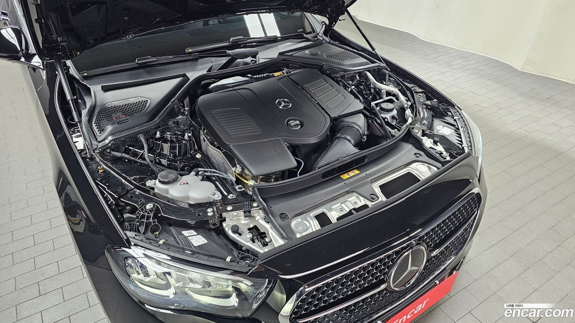 Main__Slider__Photo:E-Class Mercedes-Benz 2025.4-5