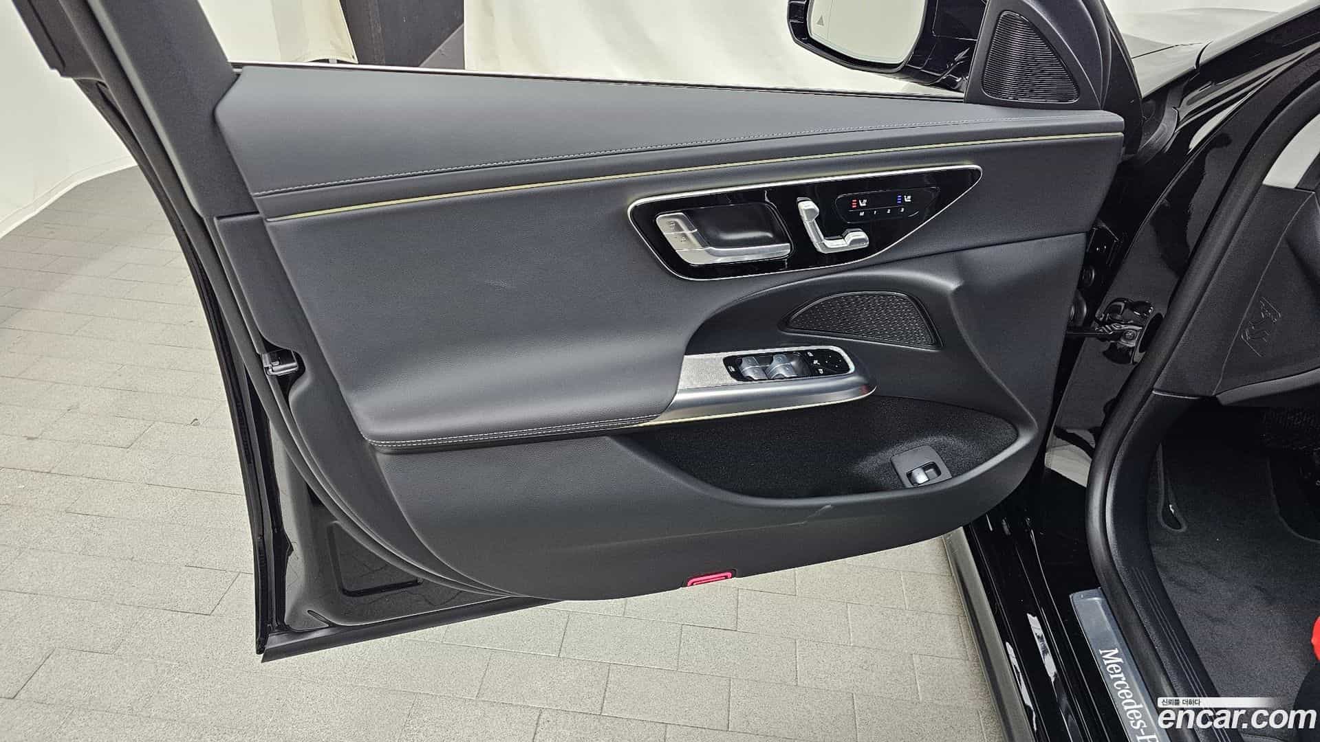 E-Class Mercedes-Benz 2025.4-INNER-034
