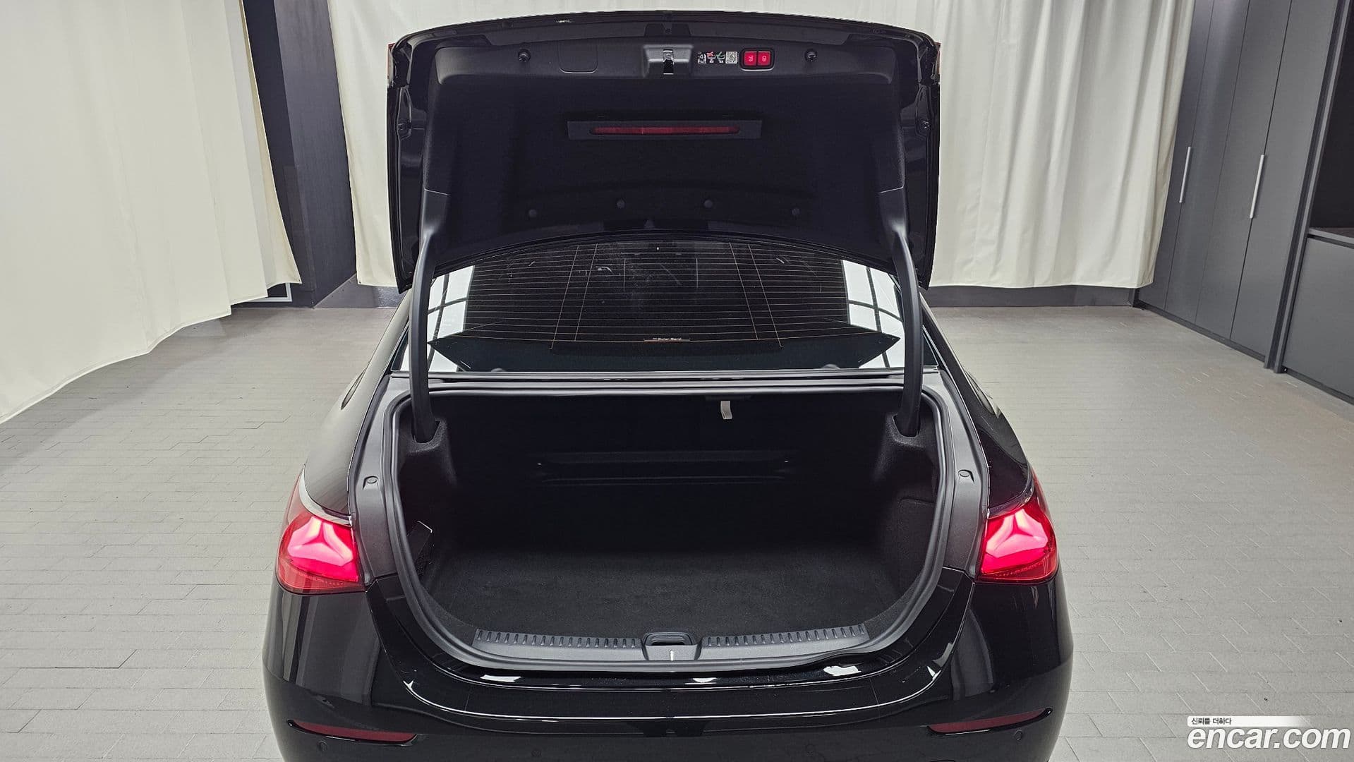 Main__Slider__Photo:E-Class Mercedes-Benz 2025.4-25