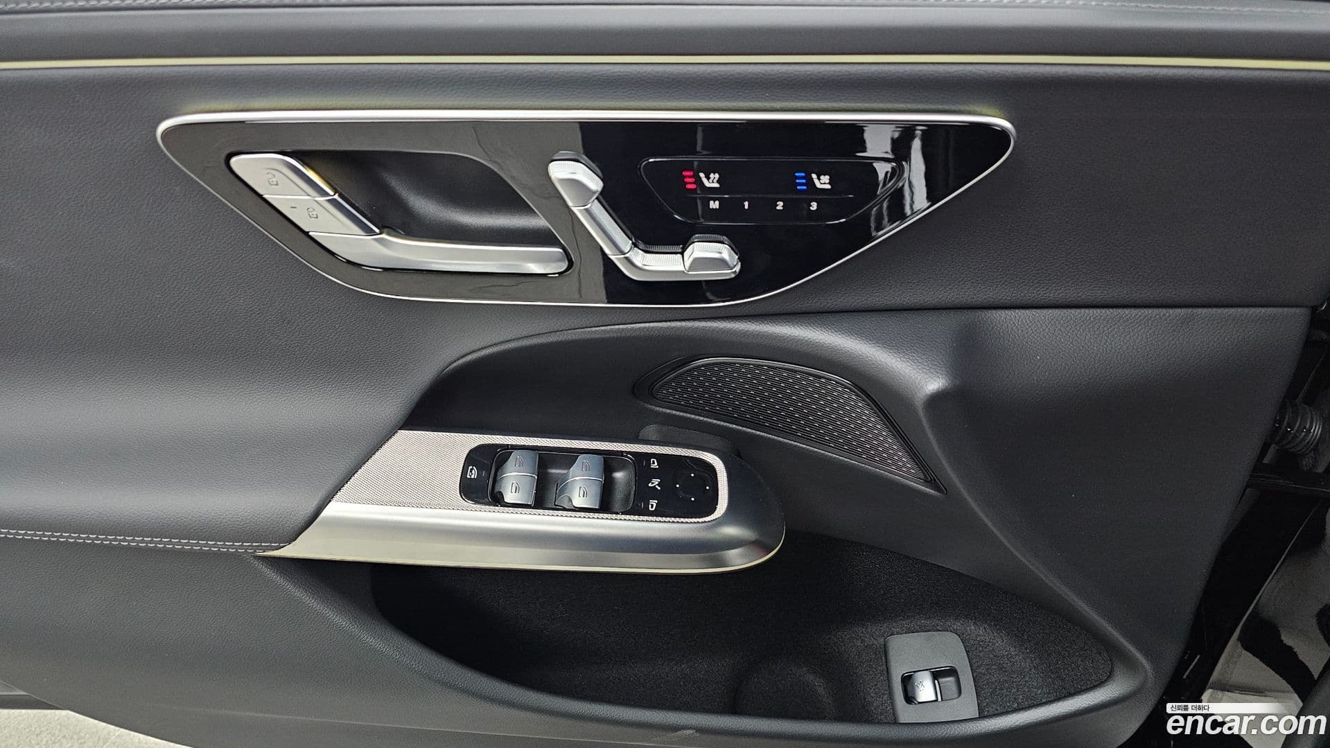 Main__Slider__Photo:E-Class Mercedes-Benz 2025.4-28