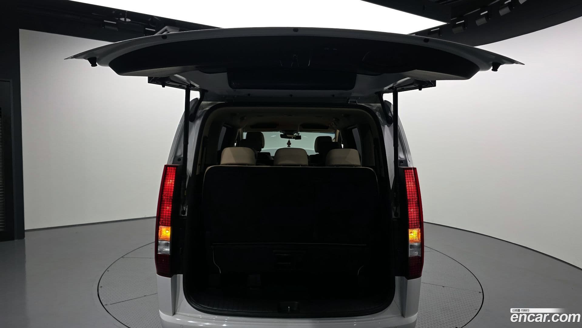 Main__Slider__Photo:Staria Hyundai 2024.3-19