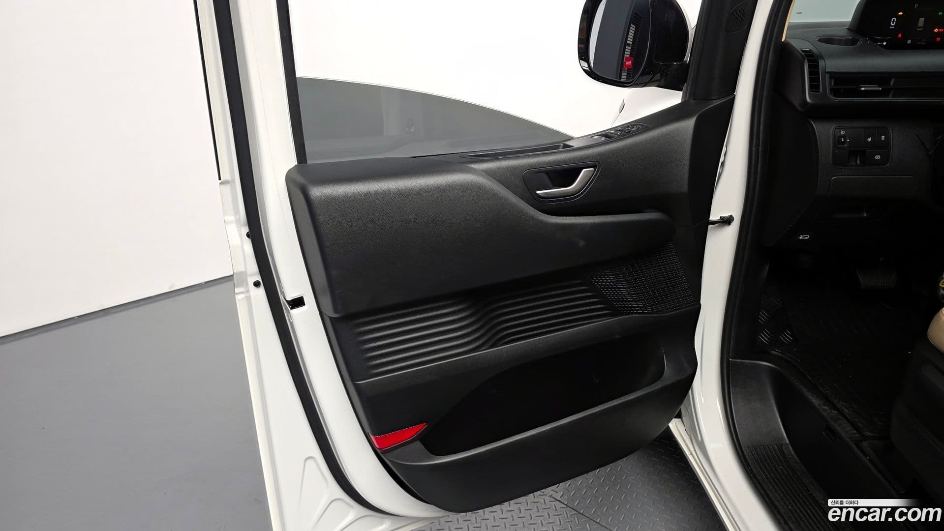 Main__Slider__Photo:Staria Hyundai 2024.3-23