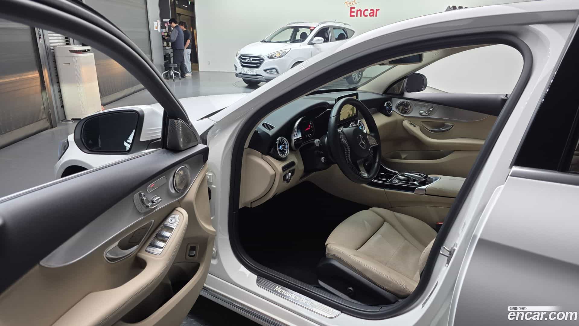 C-Class Mercedes-Benz 2018.2-INNER-010