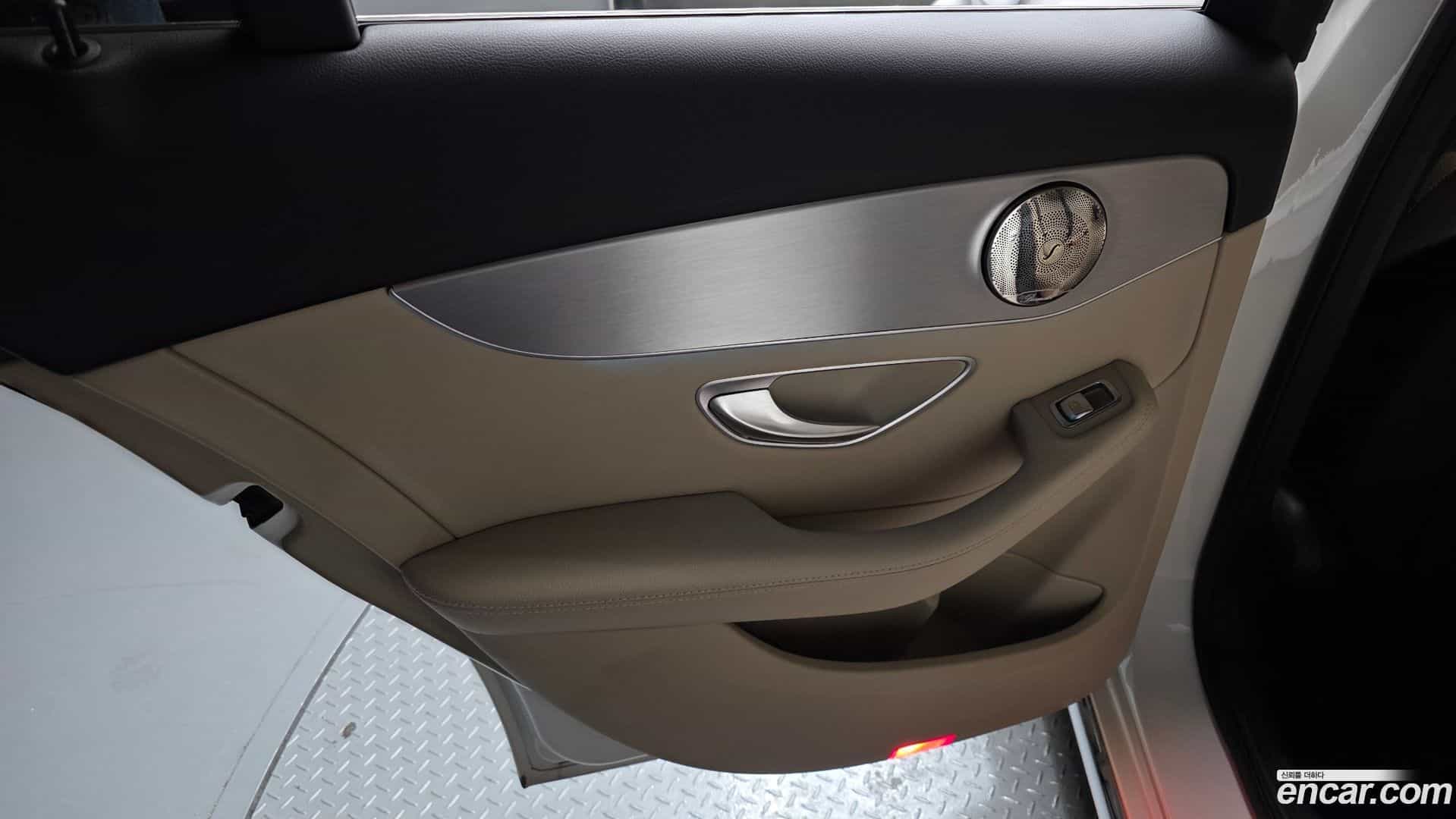 C-Class Mercedes-Benz 2018.2-INNER-035