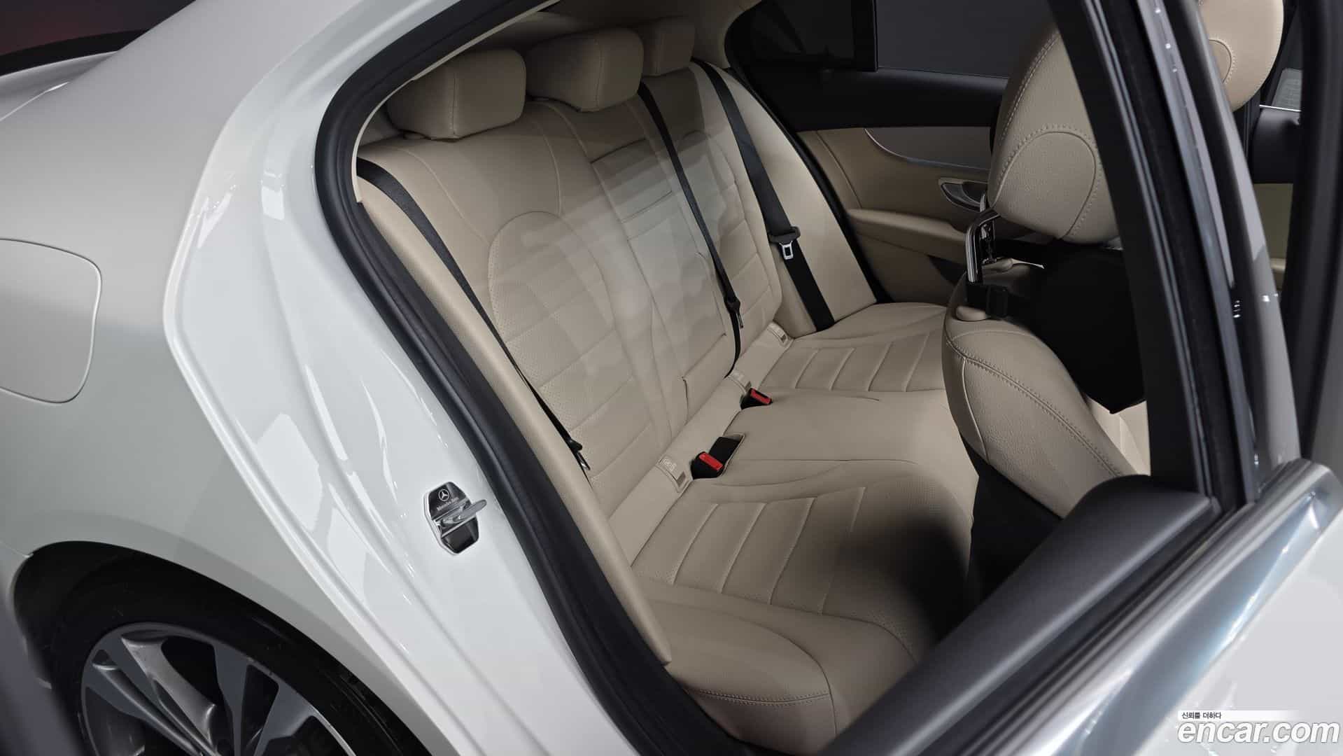 C-Class Mercedes-Benz 2018.2-INNER-036