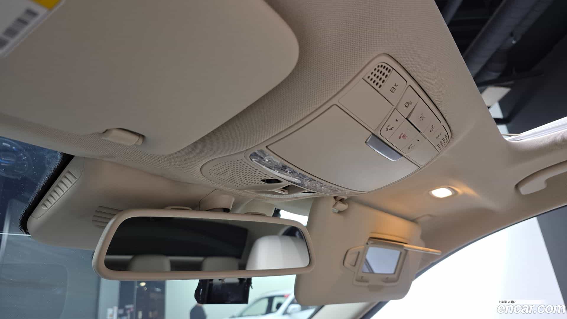C-Class Mercedes-Benz 2018.2-OPTION-040