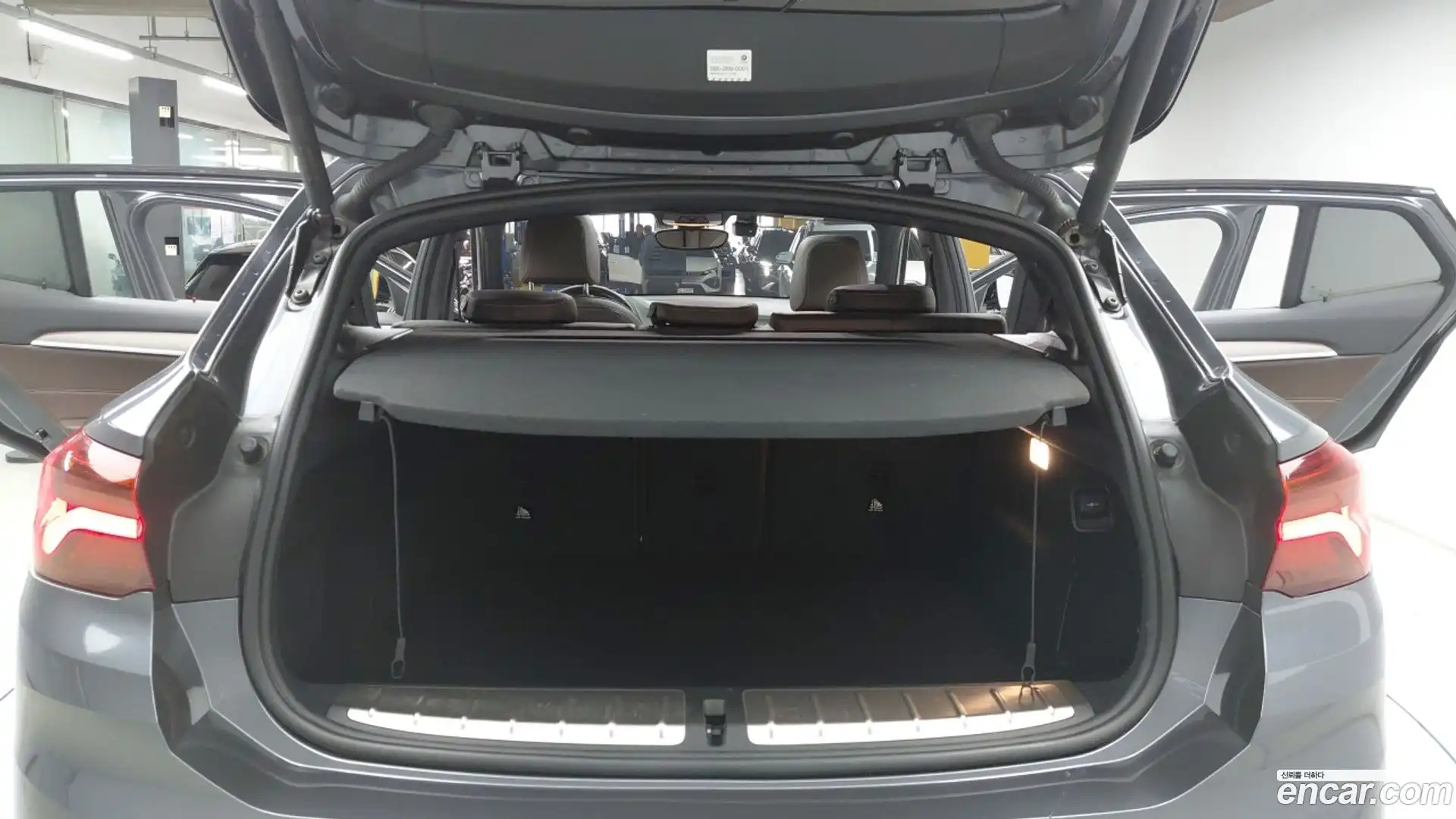 X2 (F39) BMW 2021.0-INNER-010