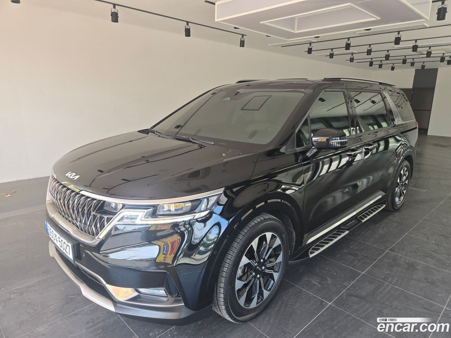 Main__Slider__Photo:Canival Kia 2023.8-0