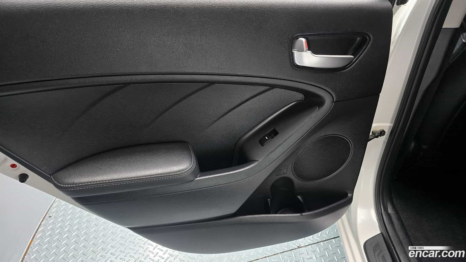 K3 Kia 2018.2-INNER-035