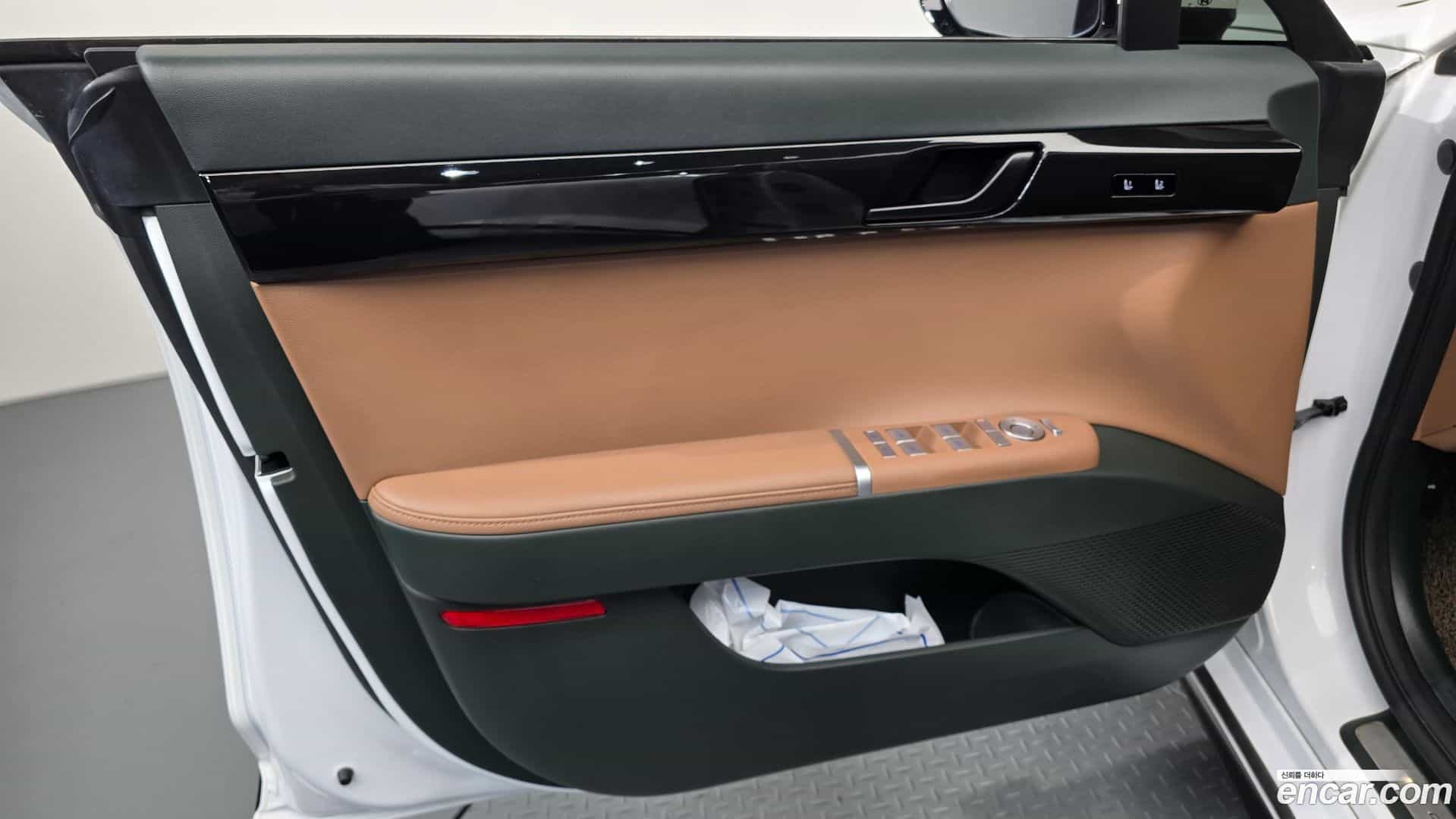 Grandeur Hyundai 2023.0-INNER-034